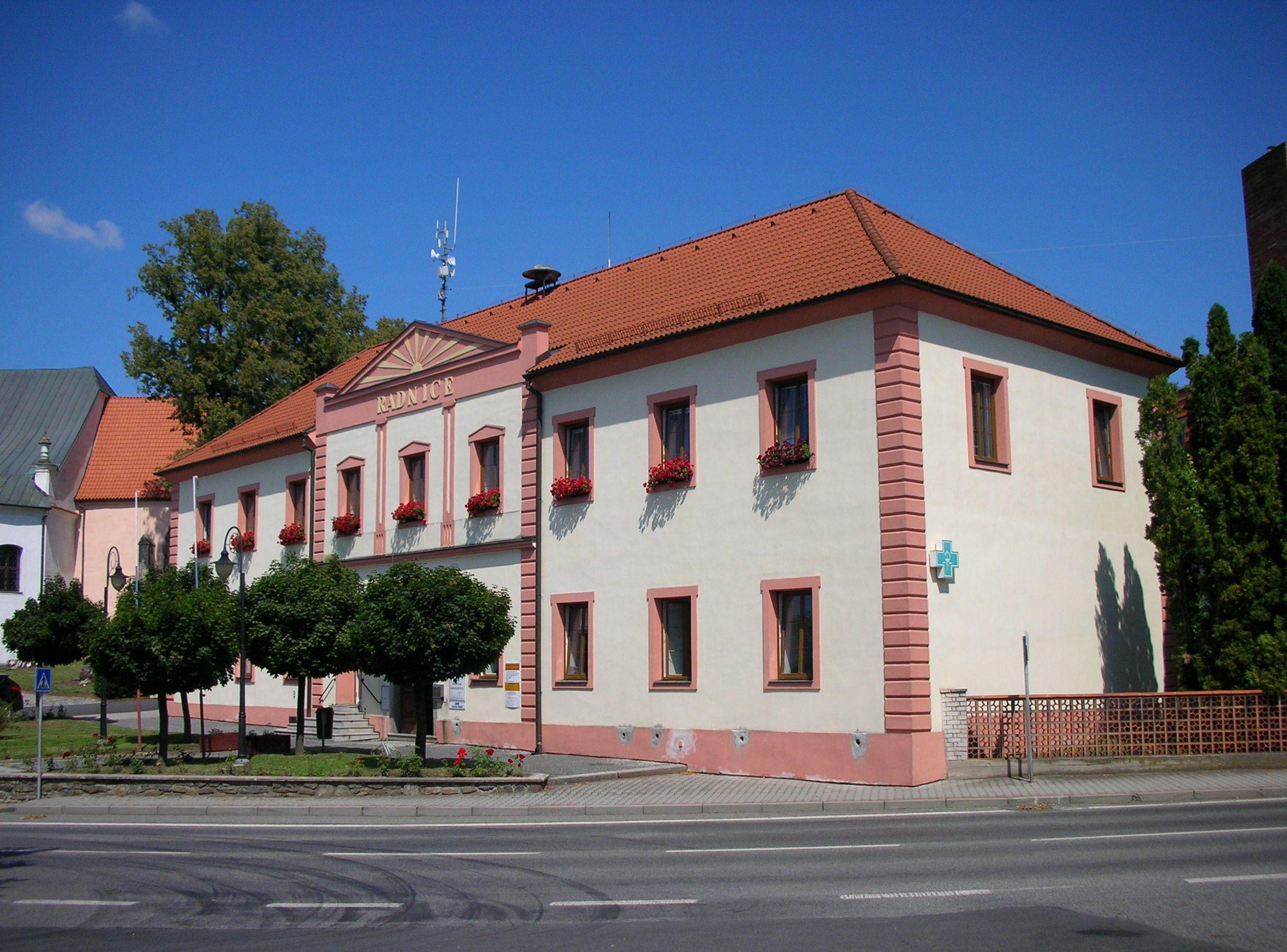 Bernartice - úřad městyse foto 2