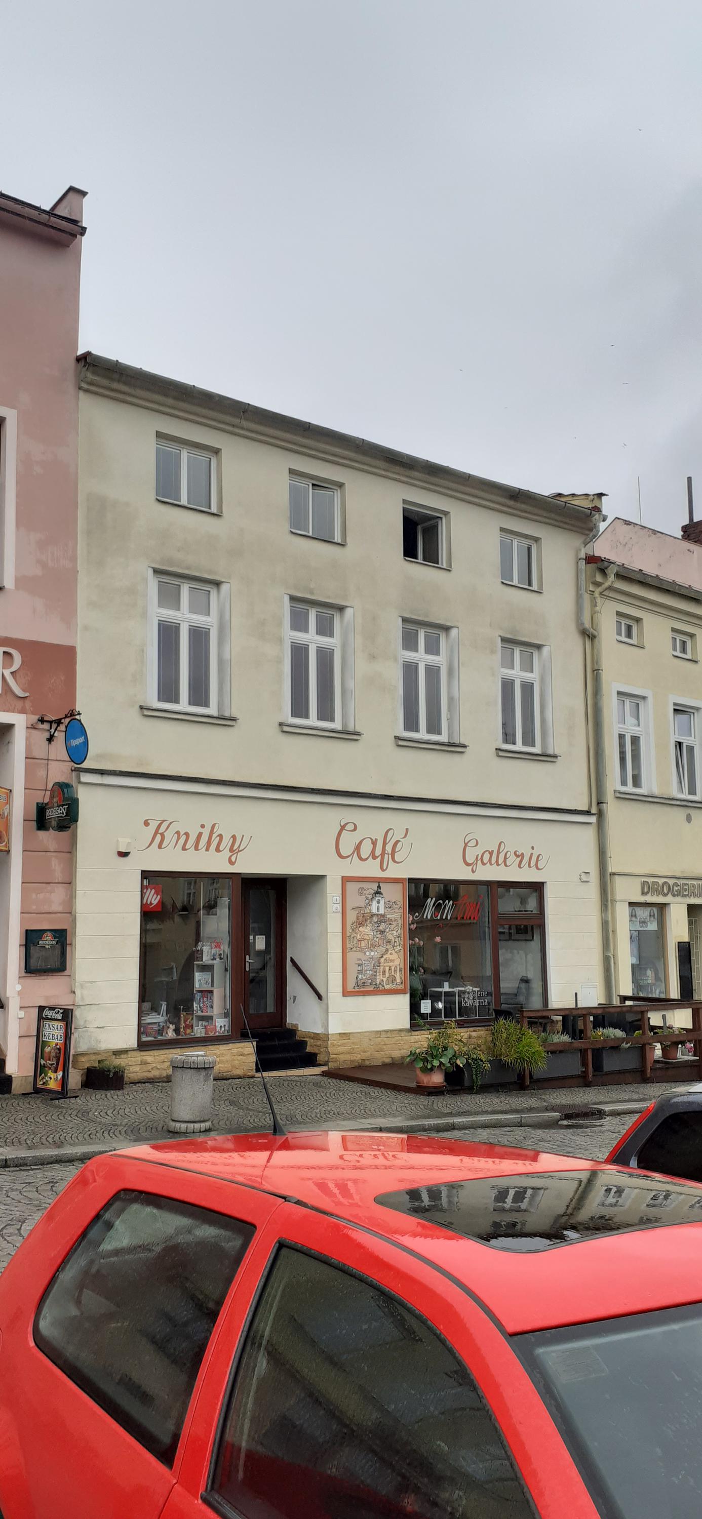 MONAMI knihy, galerie, kavárna foto 6