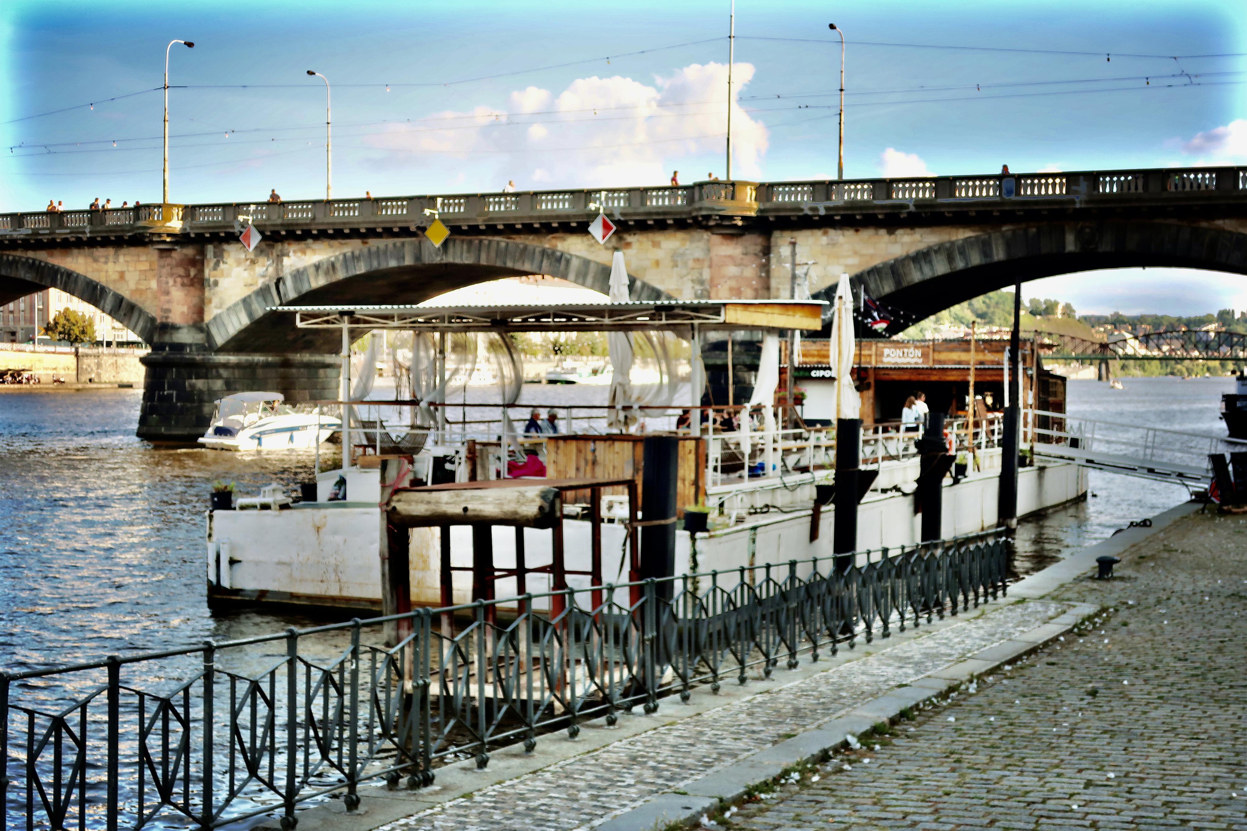 Ponton Prague foto 2