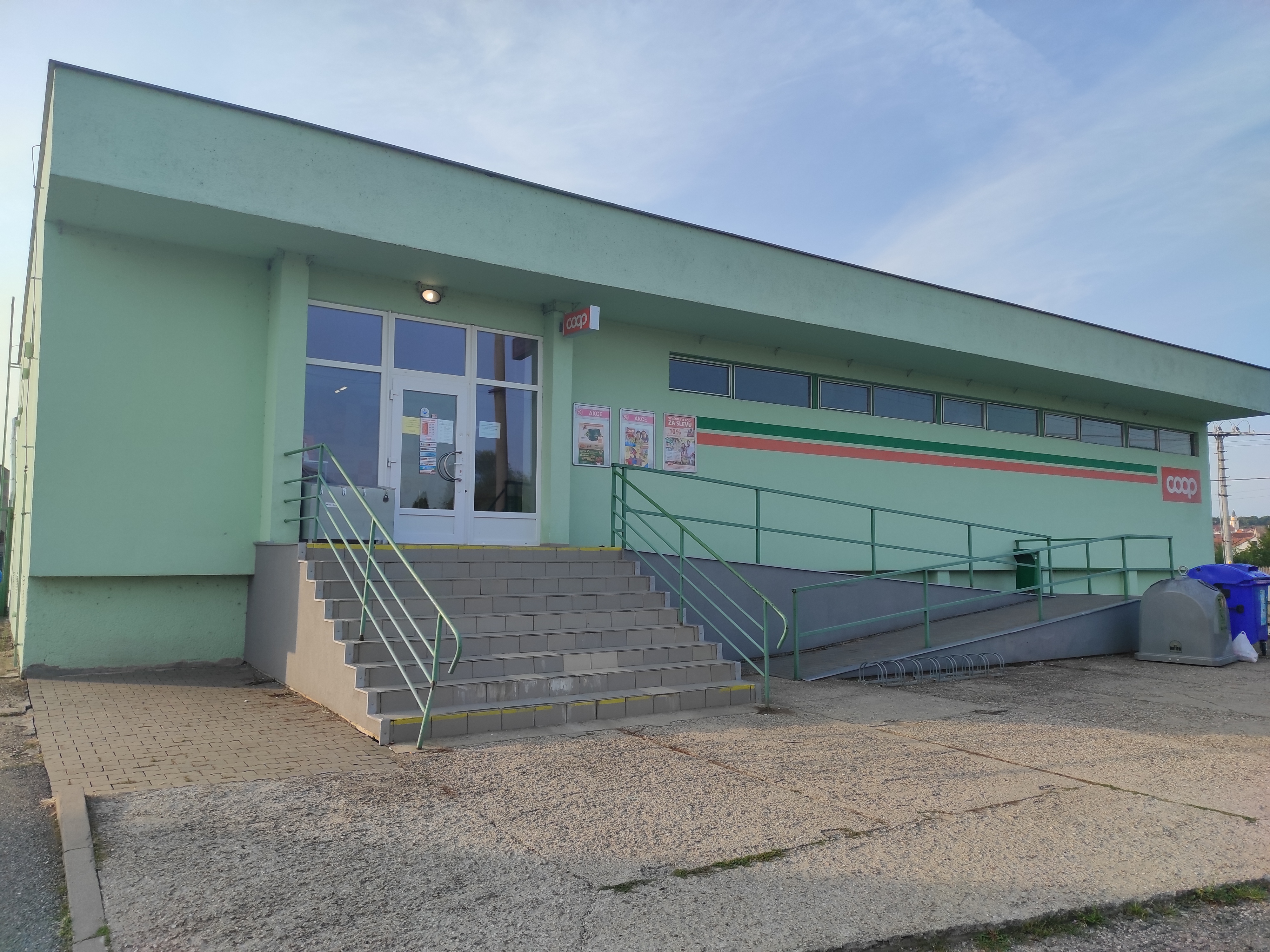 Jednota, spotřební družstvo v Hodoníně - COOP foto 2