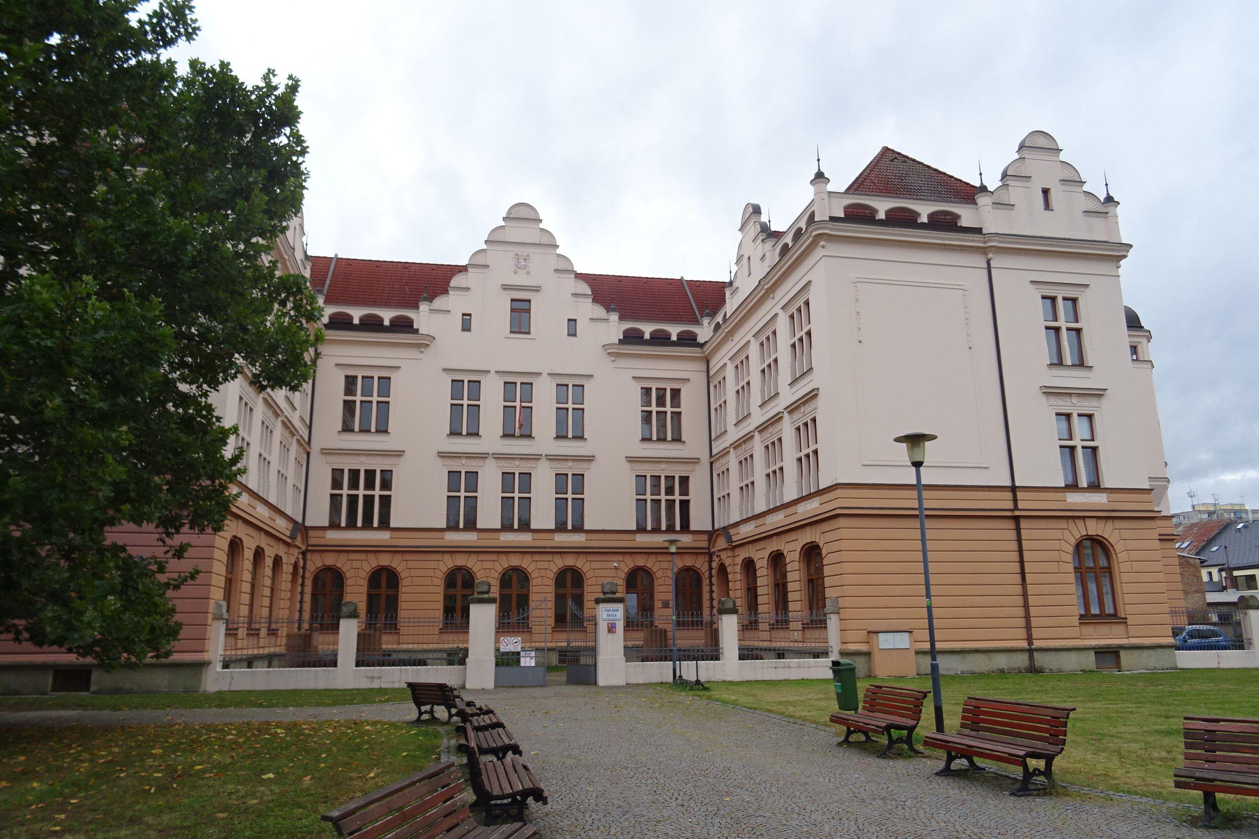 Základní škola Pardubice, Bratranců Veverkových 866 foto 3