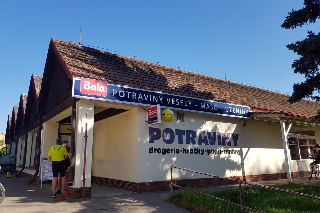 BALA potraviny - Veselý