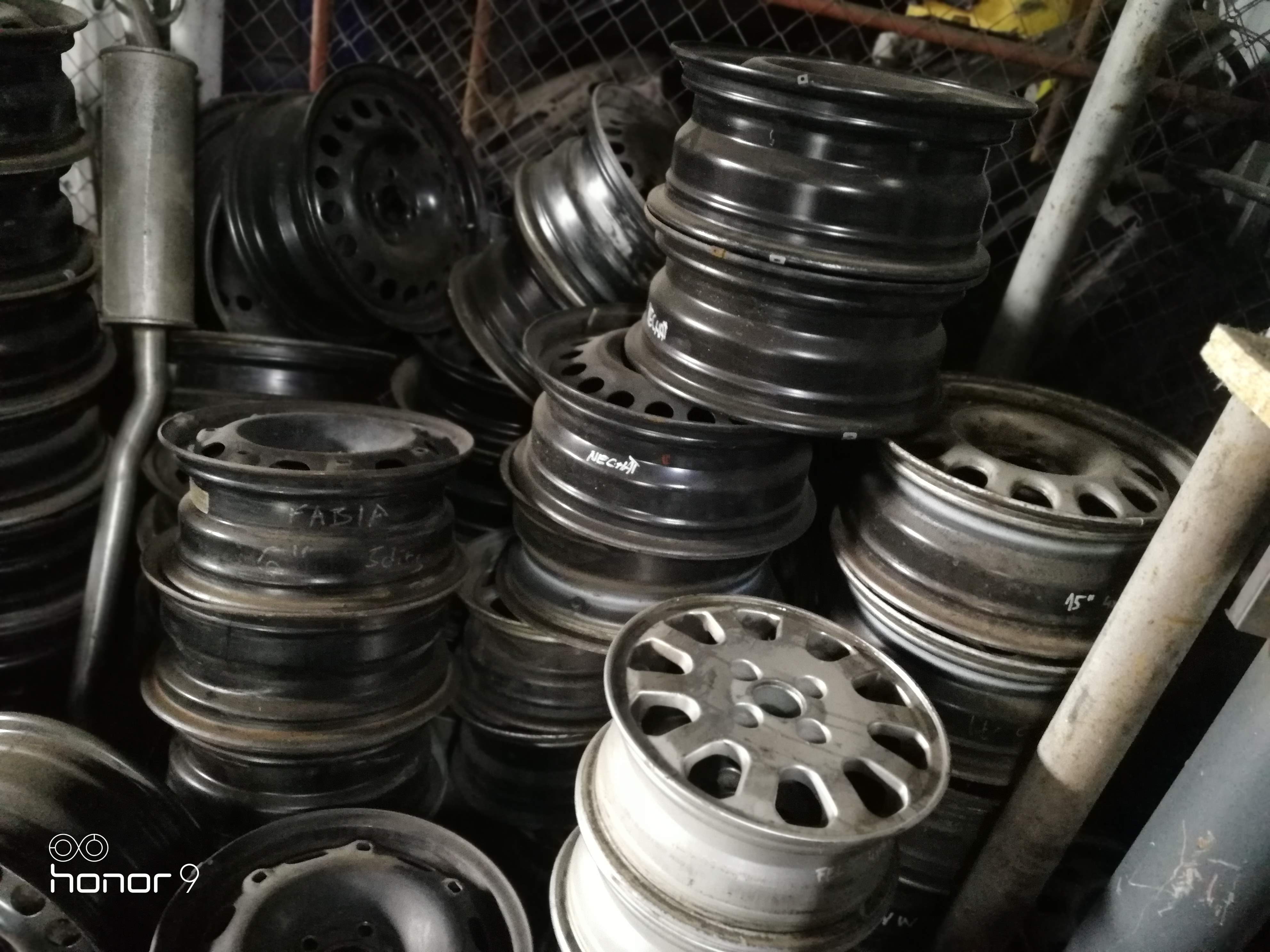 AUTOVRAKOVIŠTĚ LEVNÉ DÍLY IHNED s.r.o. foto 2