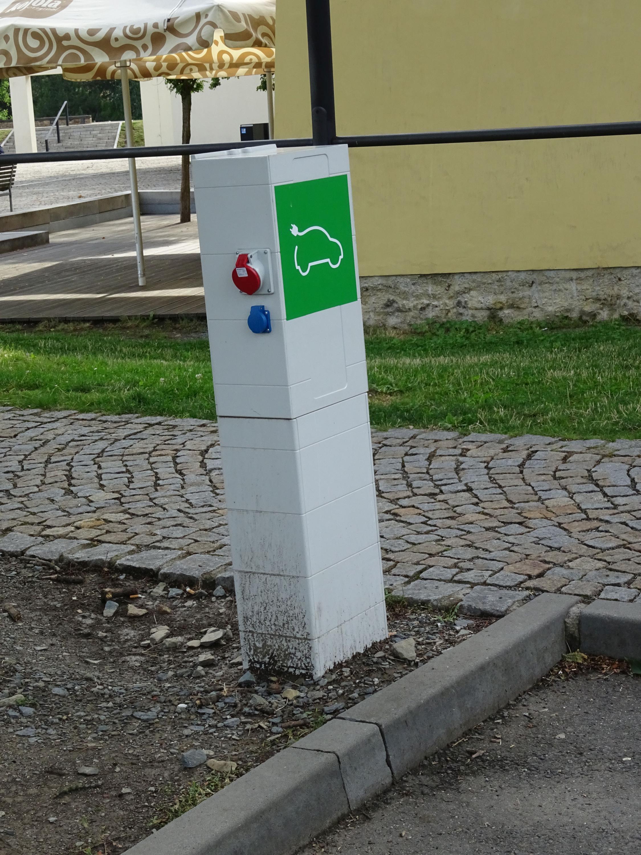 Nabíjecí stanice pro elektromobily foto 4