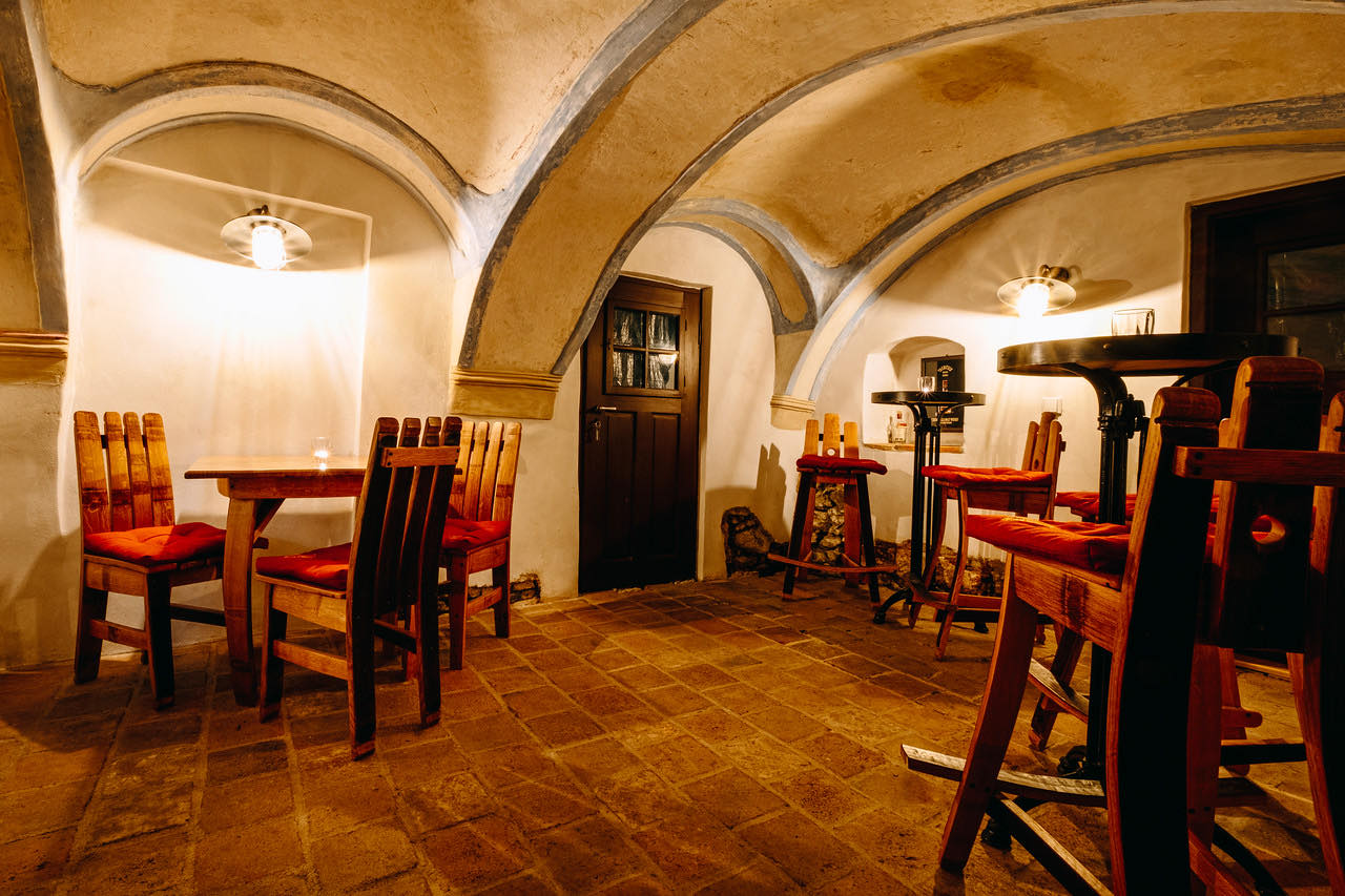 Thomas•Dyntar original Trebic whisky bar foto 4