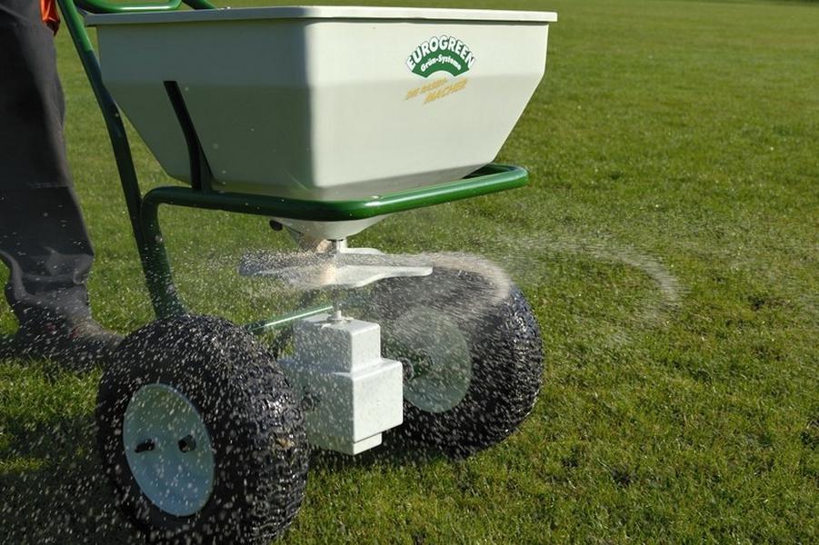 Profesionální přihnojení trávníku
