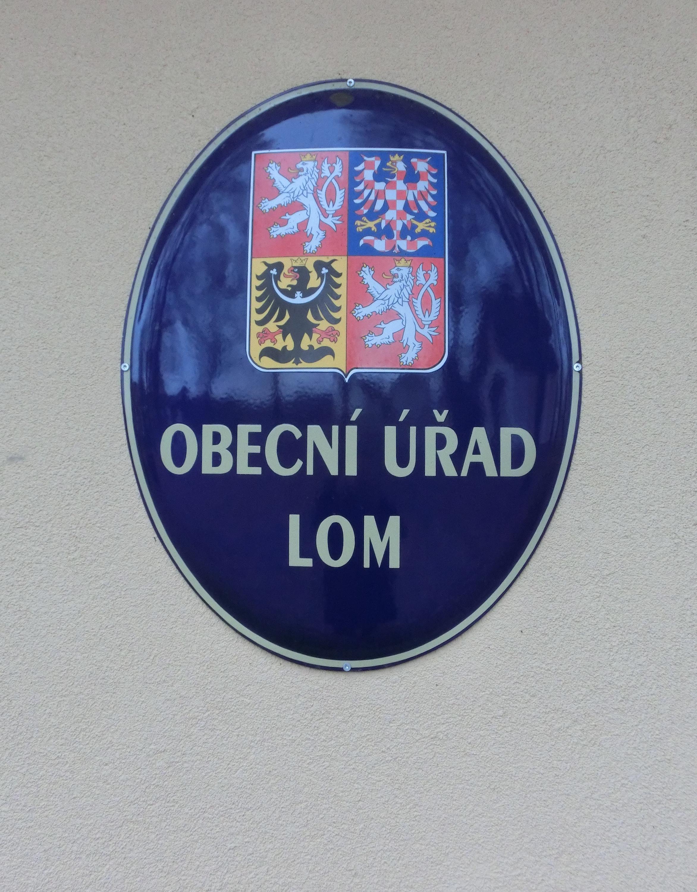 Lom - obecní úřad foto 2