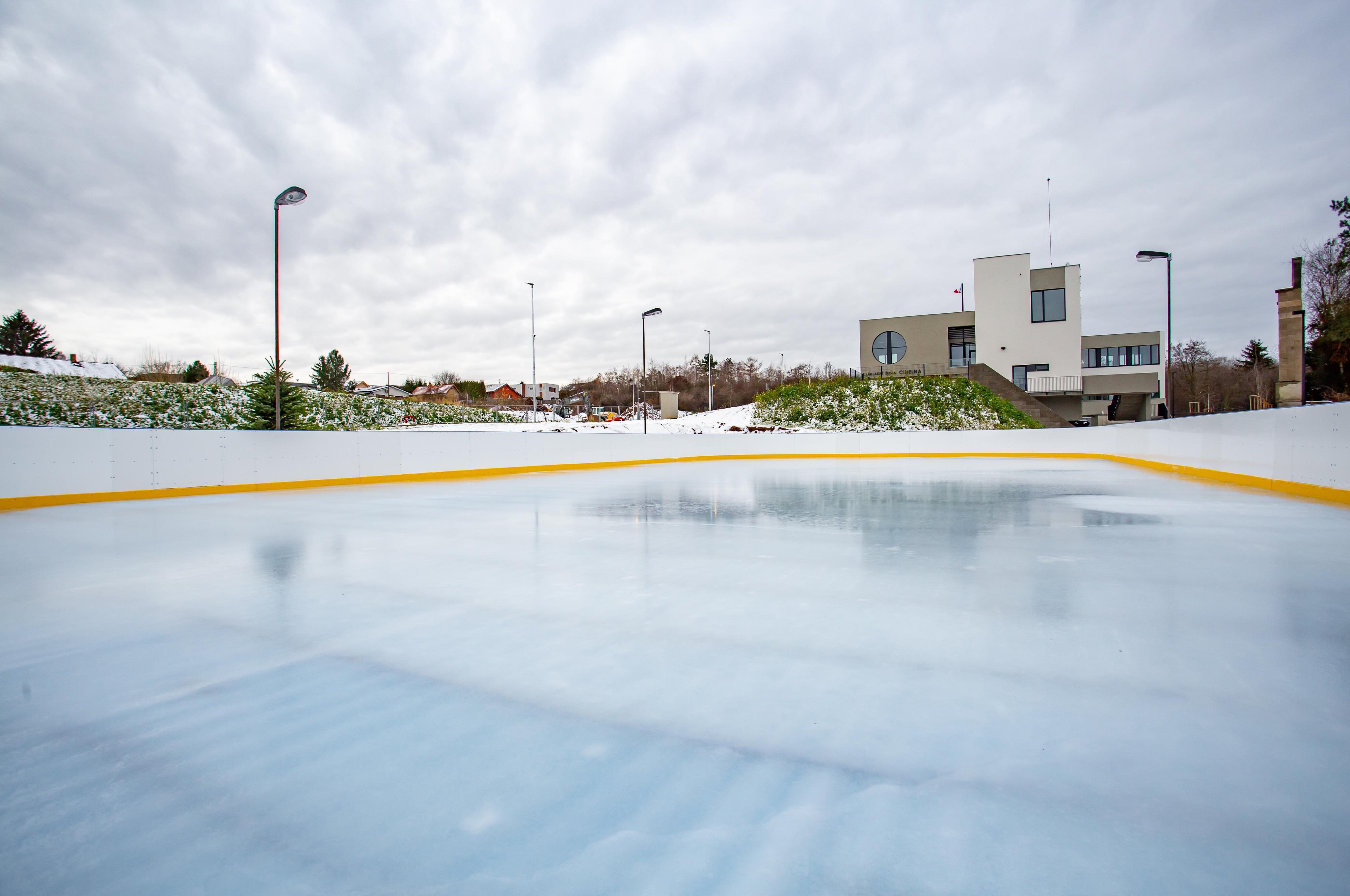 Kluziště Roztoky foto 2