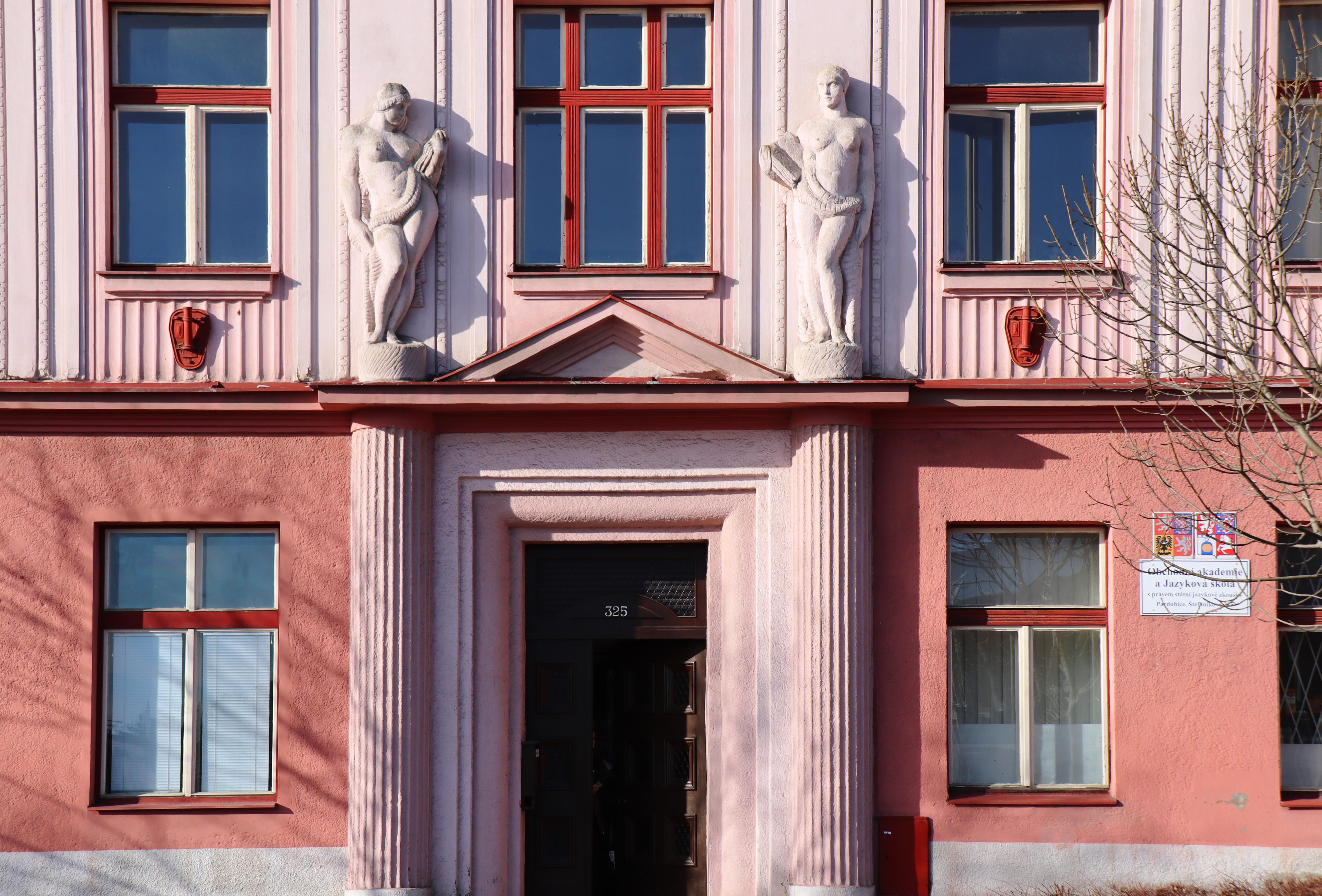 Obchodní akademie a Jazyková škola s právem státní jazykové zkoušky Pardubice foto 4