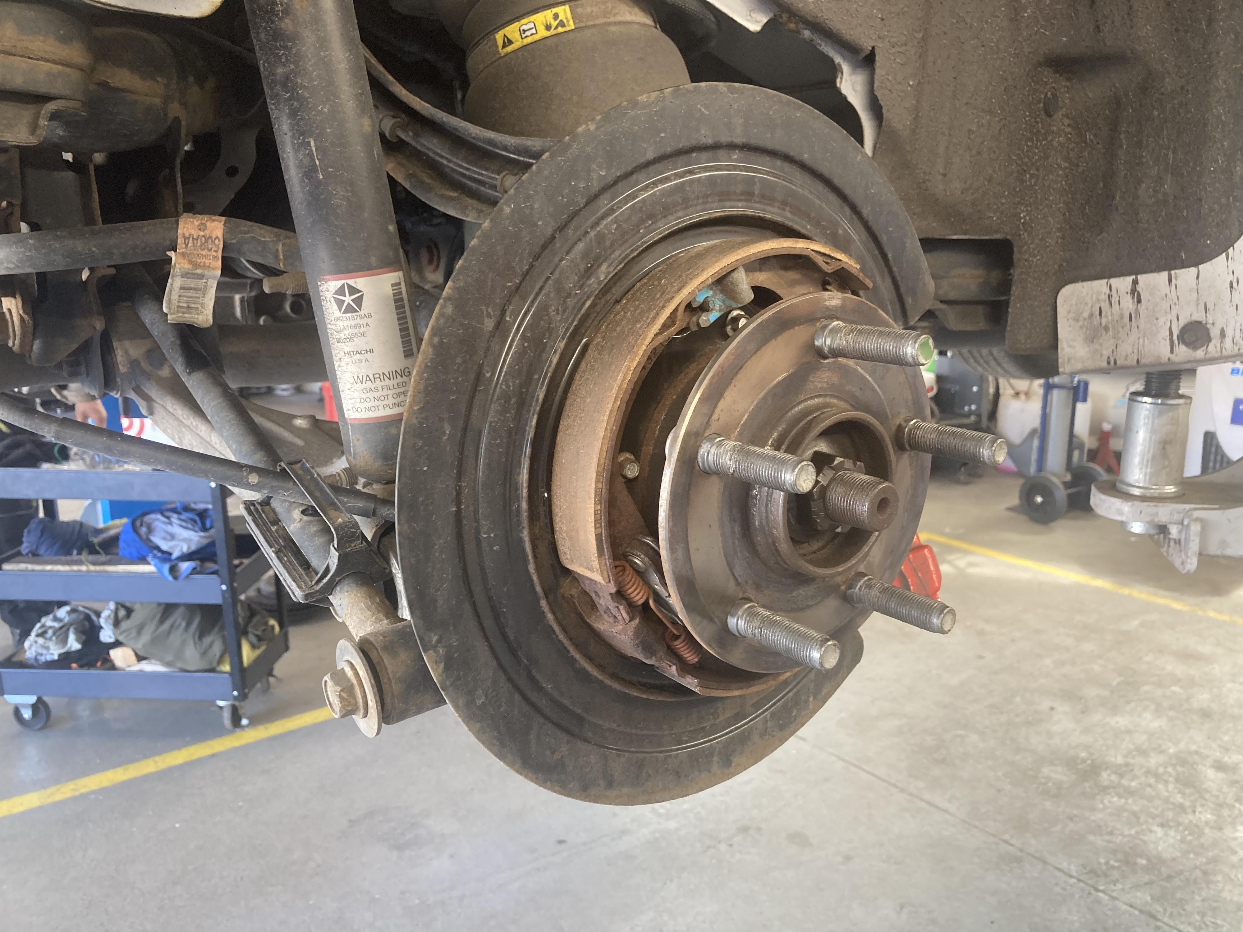Auto Pneu Servis MK foto 3