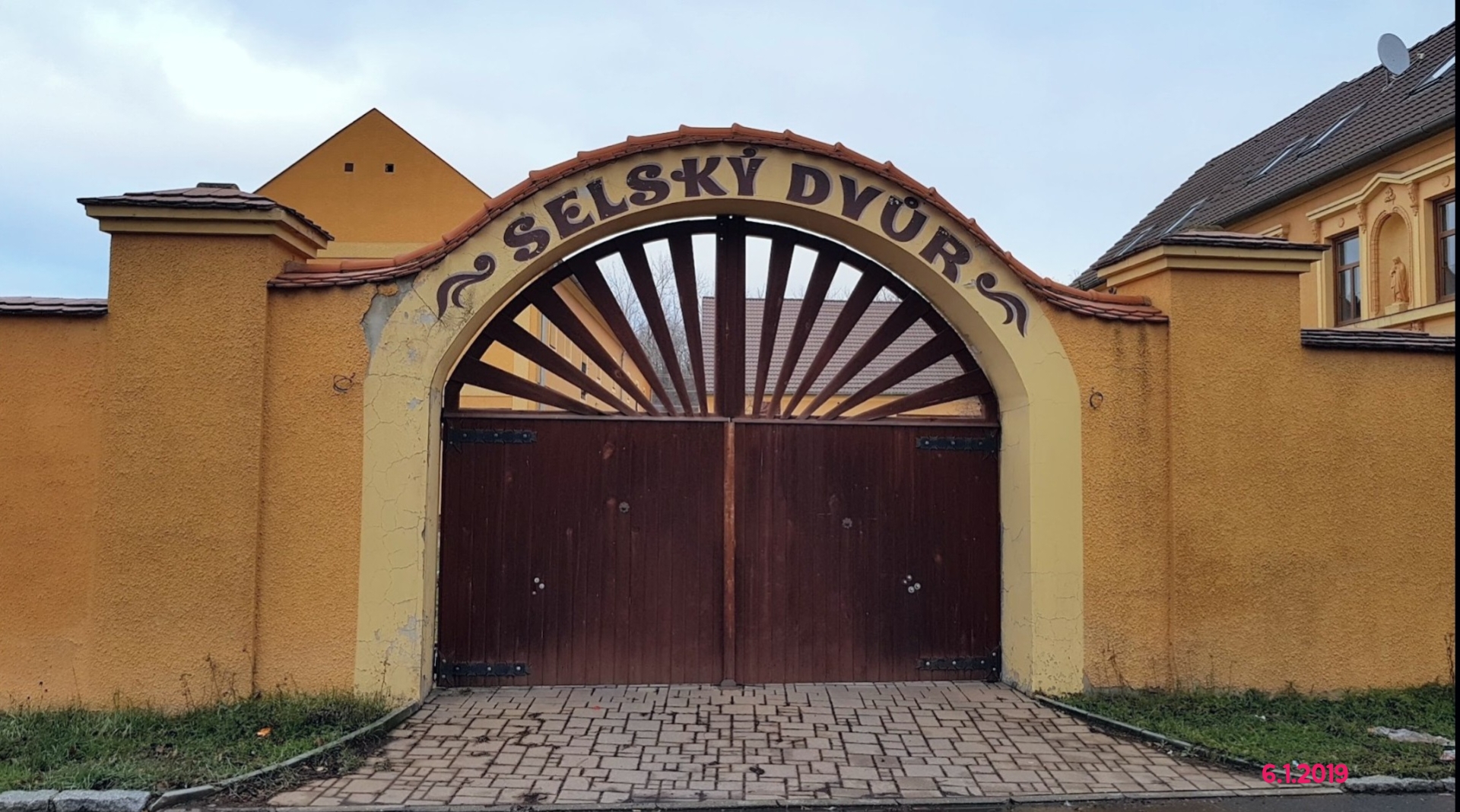 Restaurace Selský dvůr foto 2