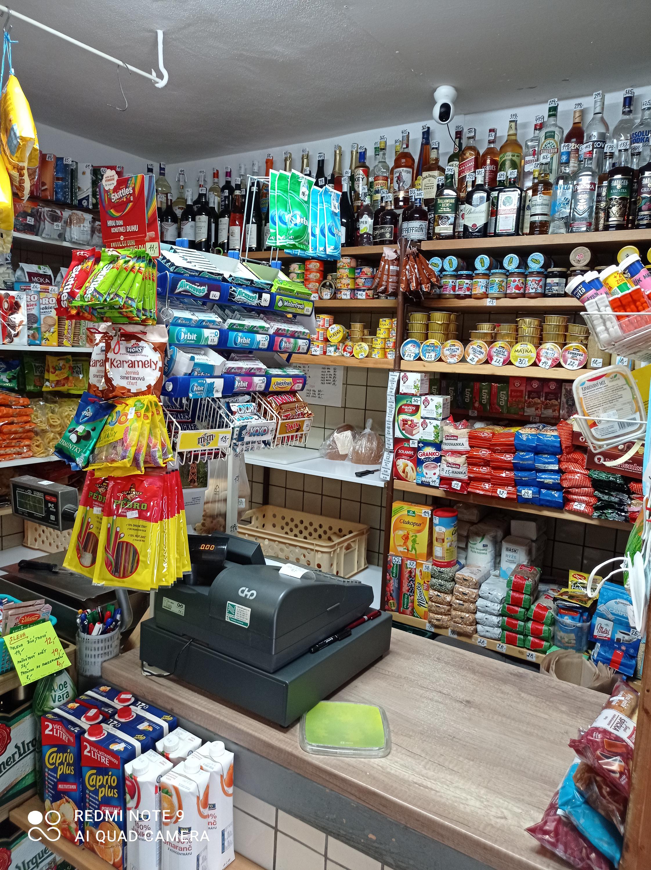 Večerka naproti kostelu foto 2