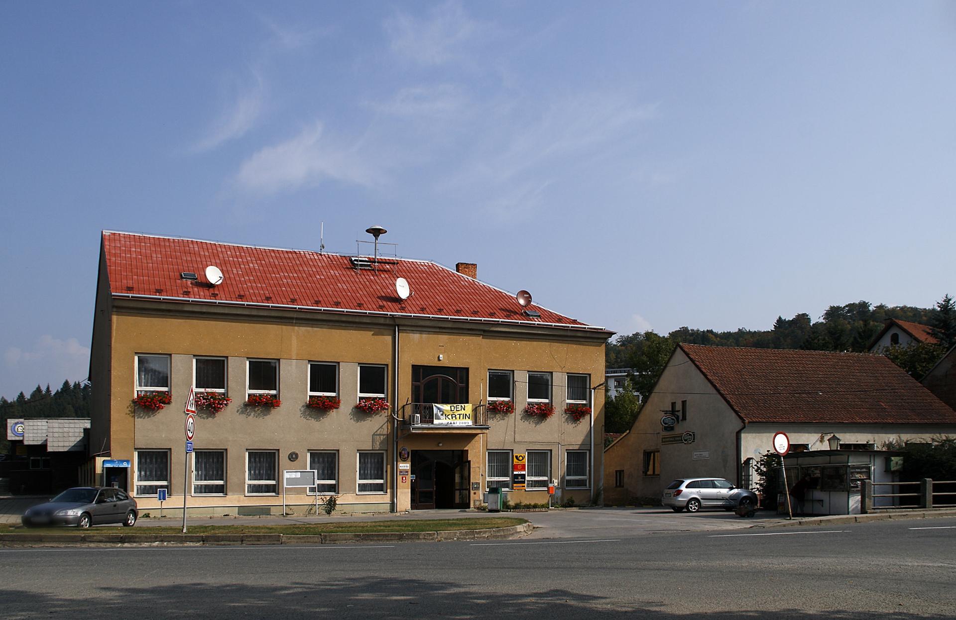 Knihovna městysu Křtiny foto 2