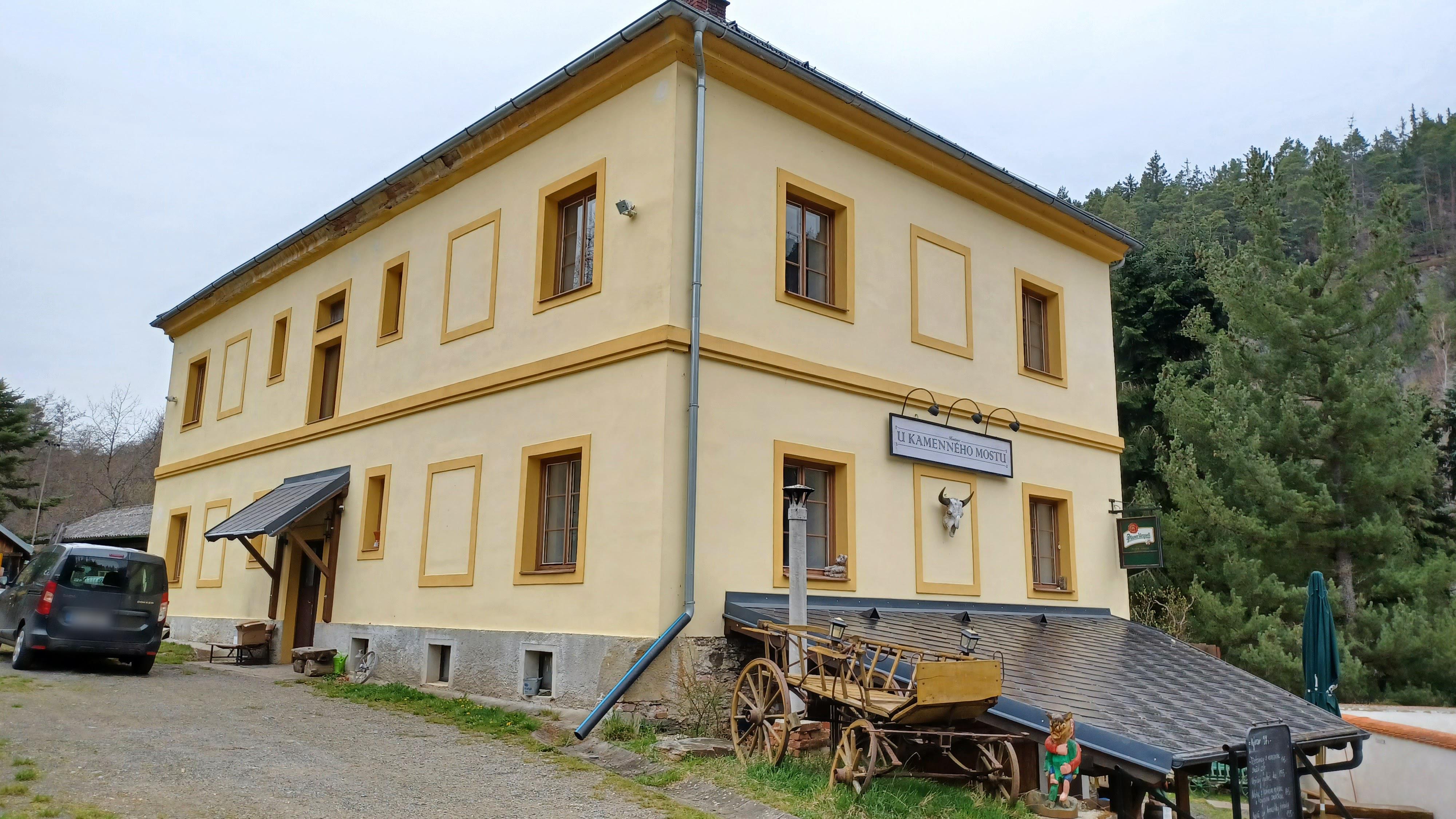 Klub Hubert - Hostinec u kamenného mostu