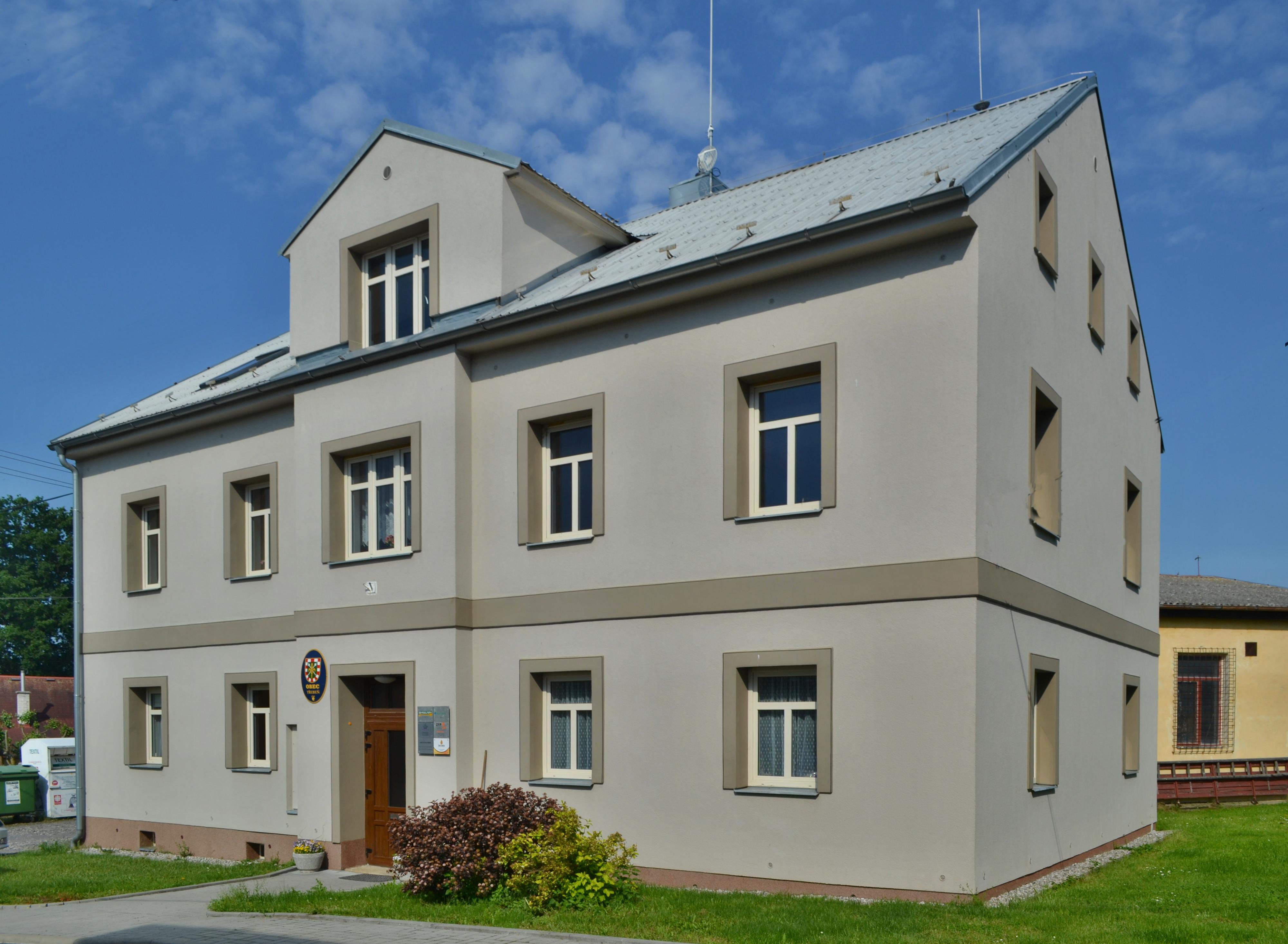 Třebeň - obecní úřad foto 2