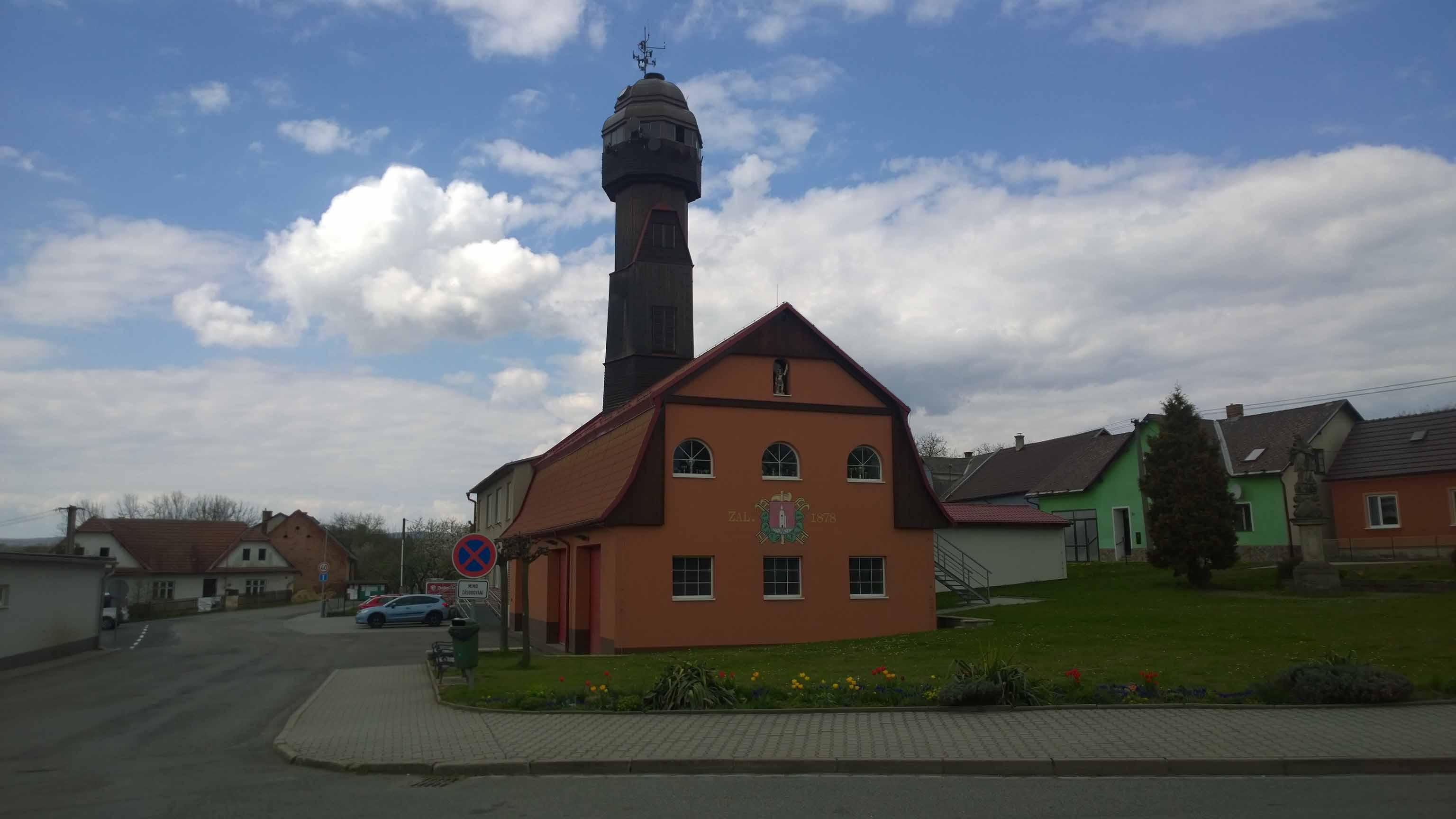 Obecní knihovna Staré Město foto 2