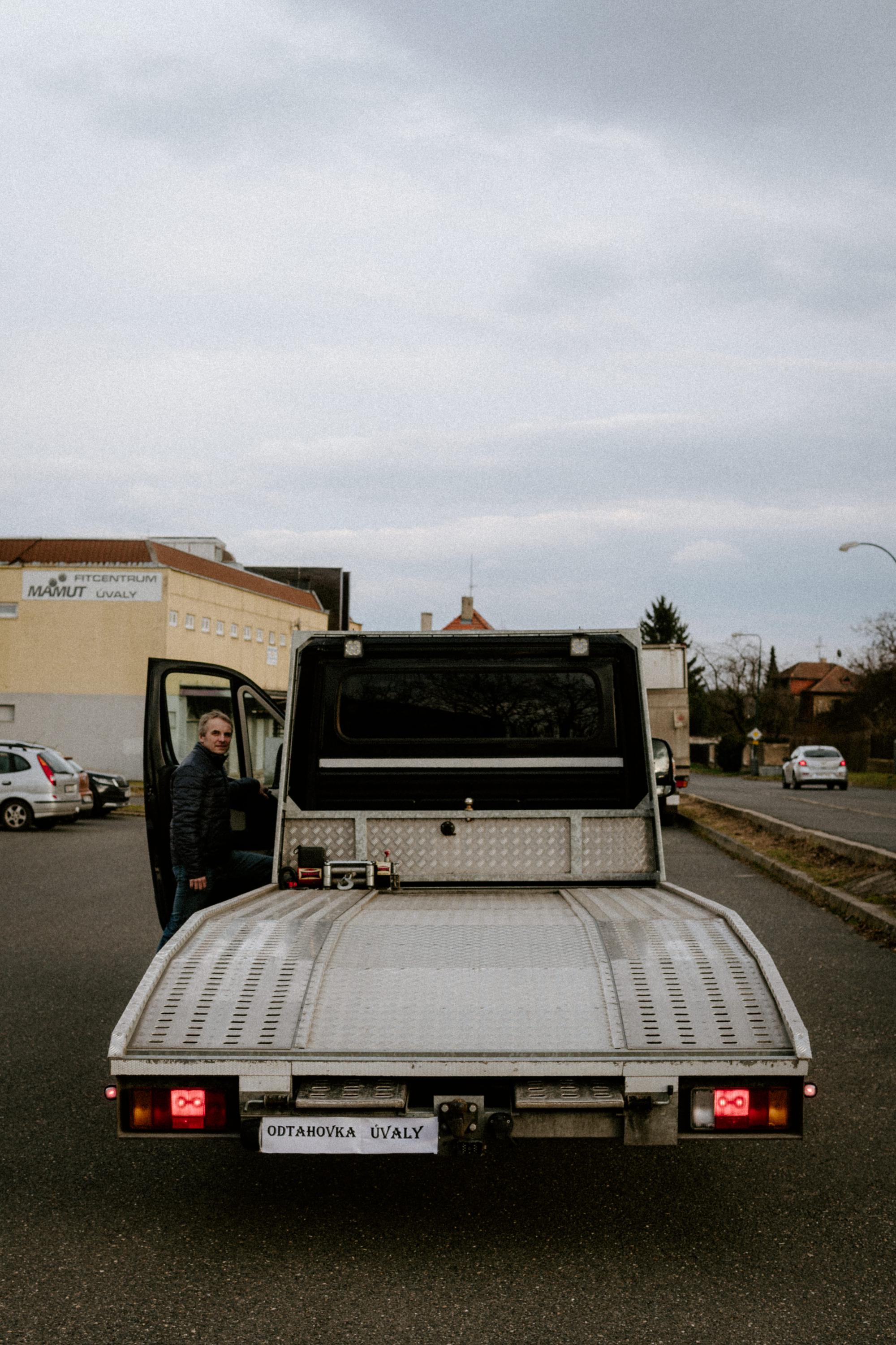 Odtahovka -půjčovna-odtahové služby foto 3