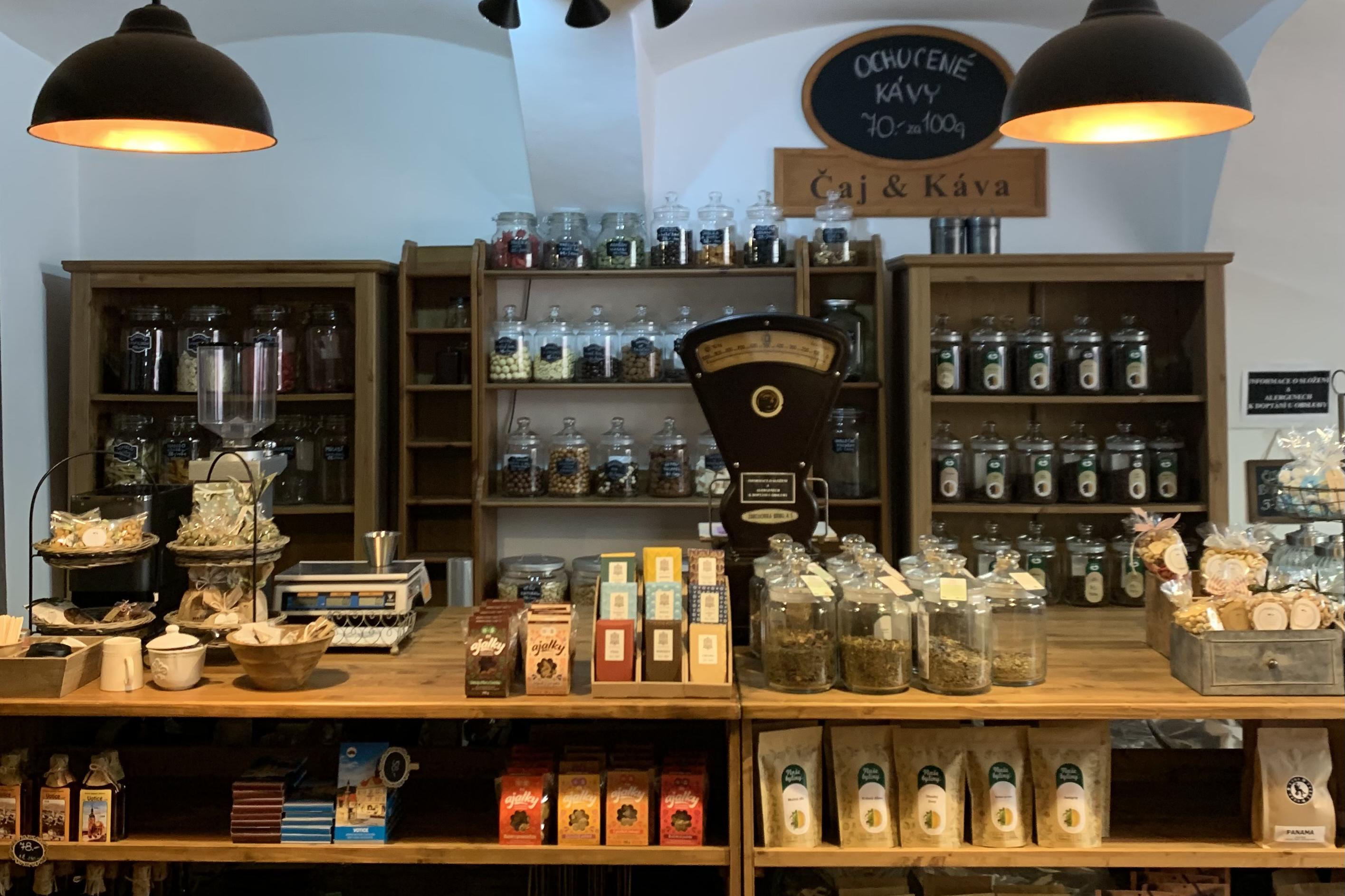 Koloniál - kafé Mezi hrnky