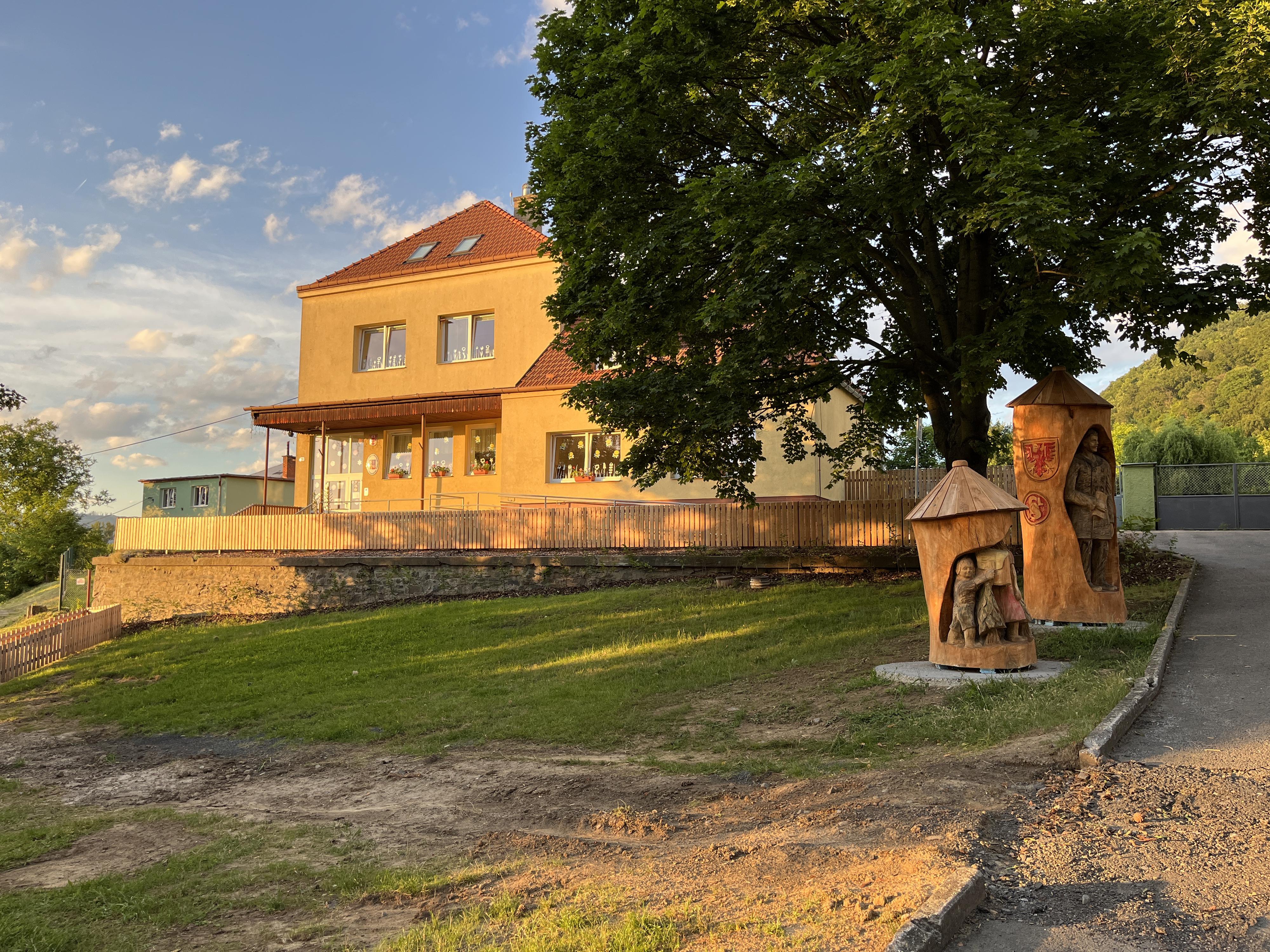 Škola pod hradem (ZŠ)