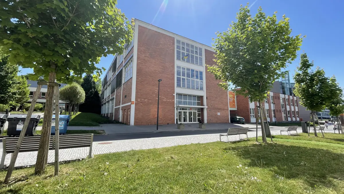 Fakulta multimediálních komunikací