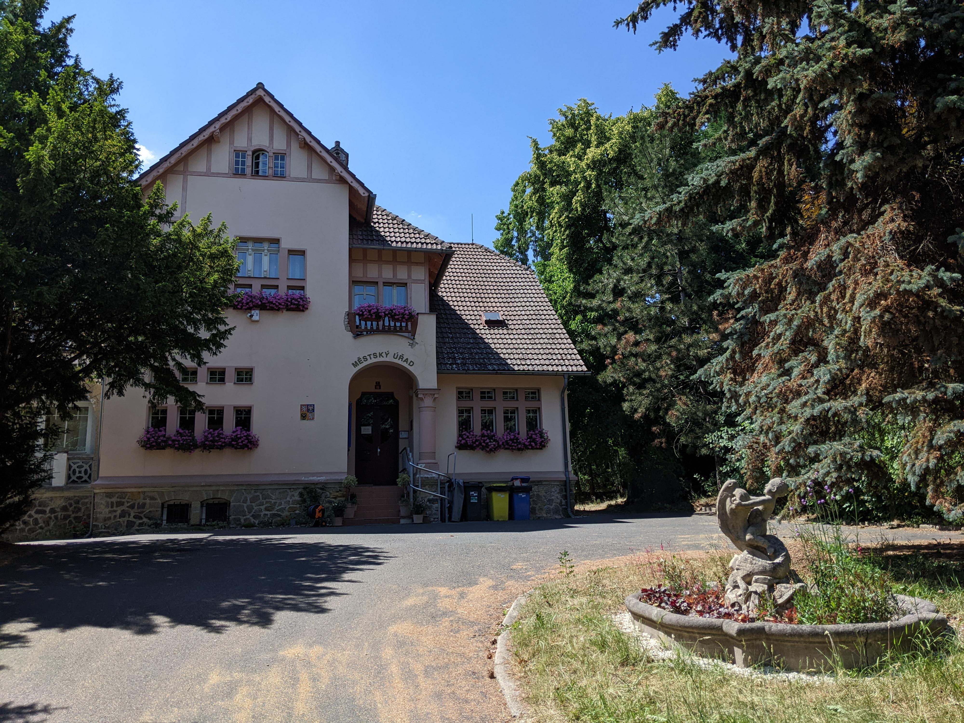 Horní Jiřetín - městský úřad foto 3