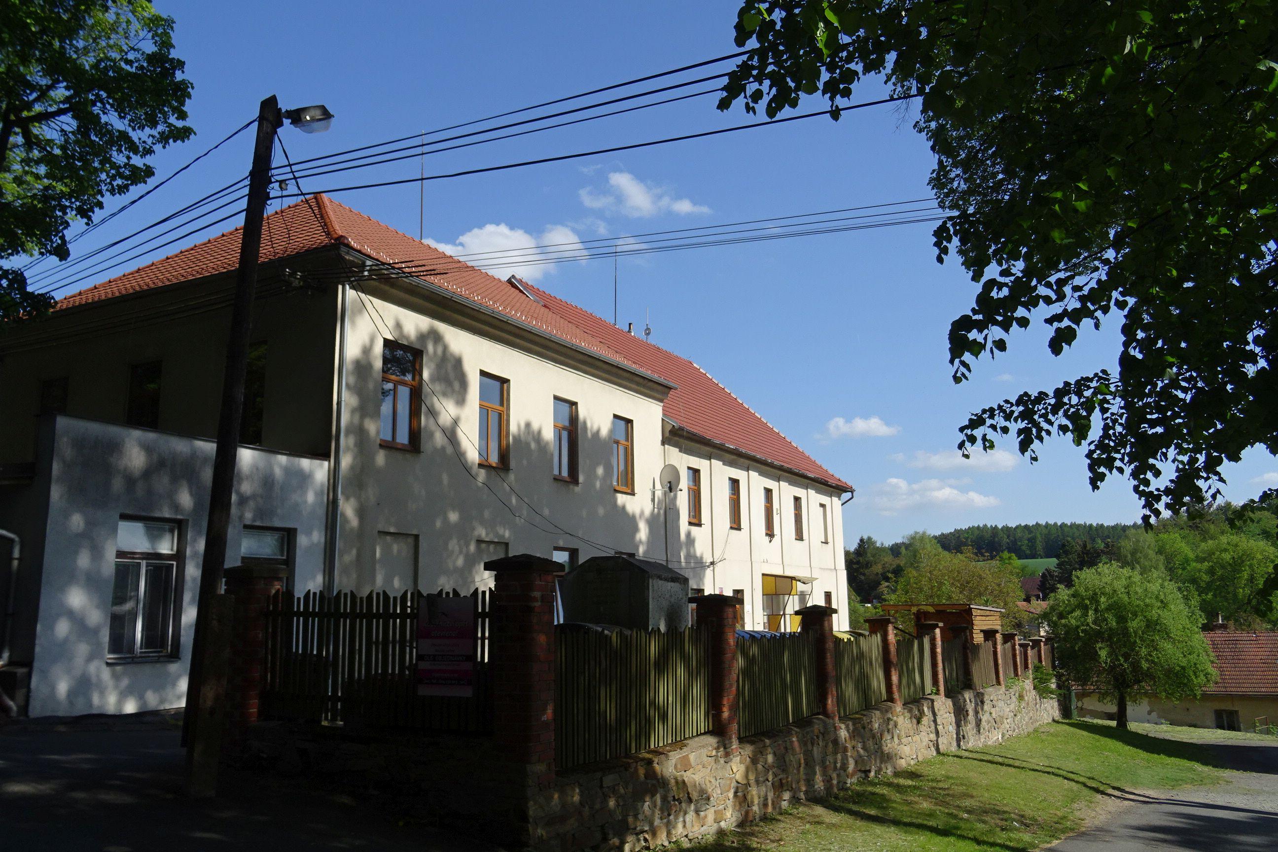 Úžice - obecní úřad foto 4