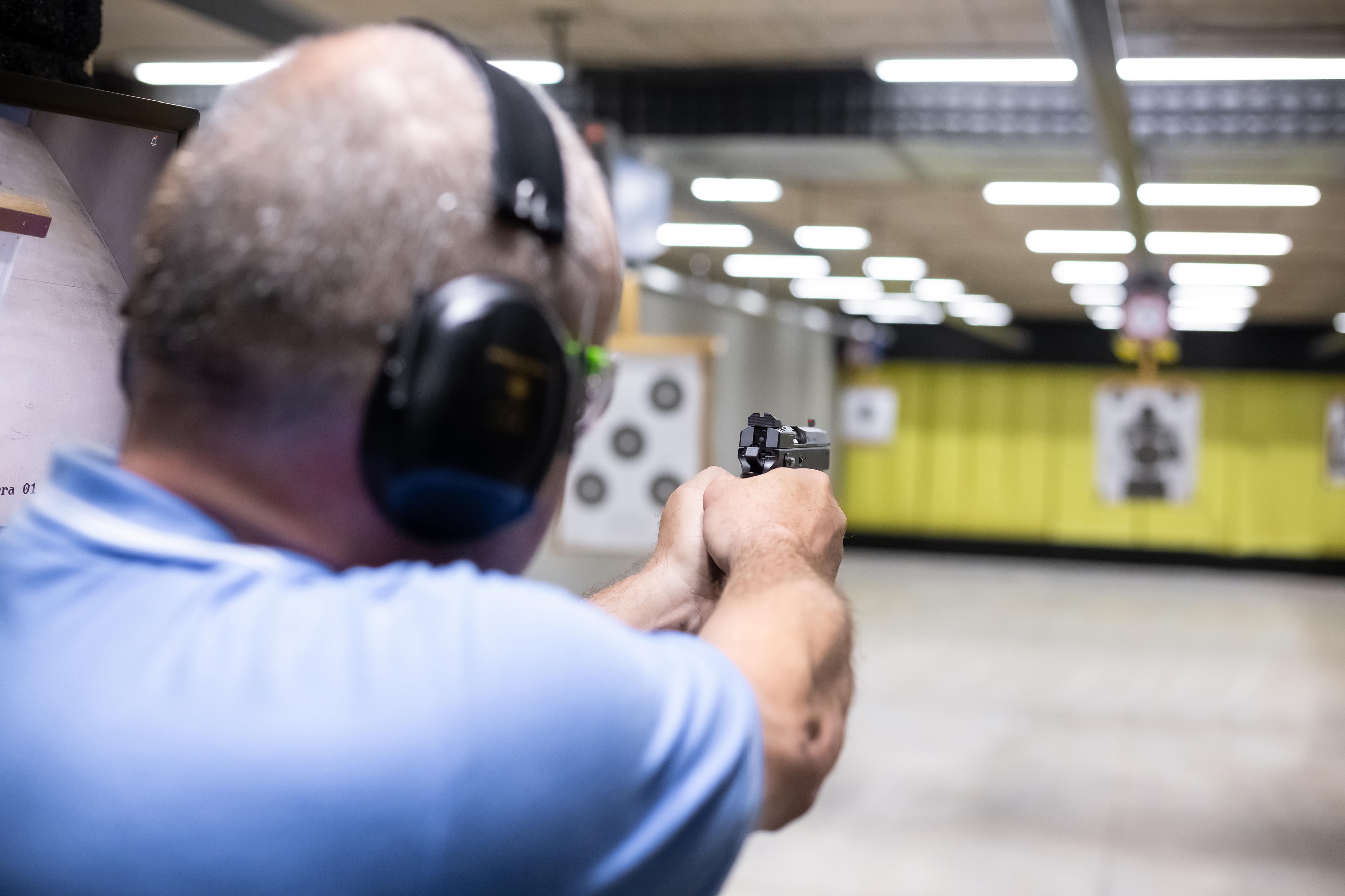 GUN CENTRUM - vnitřní střelnice s obchodem foto 2