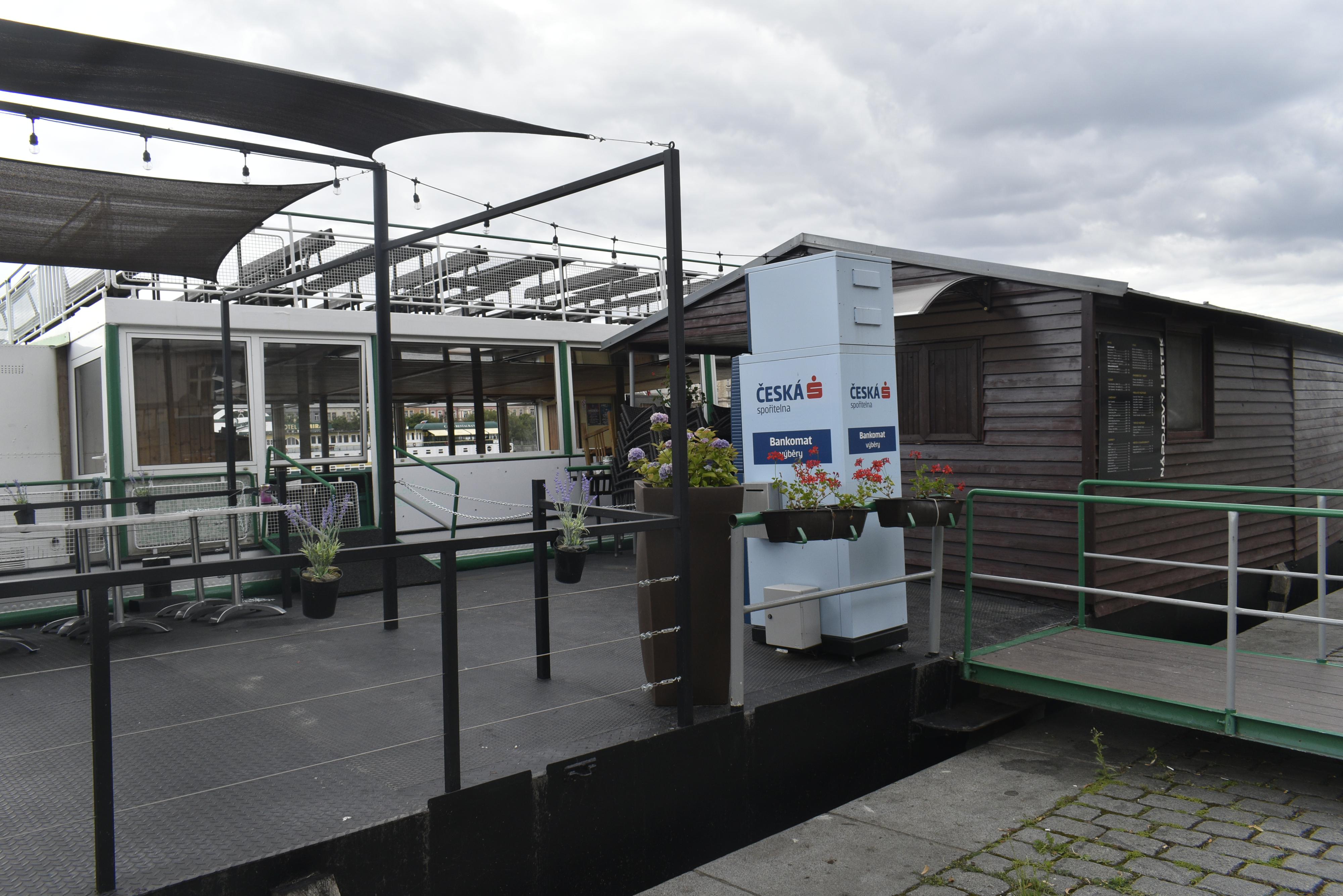 Bankomat České spořitelny foto 2