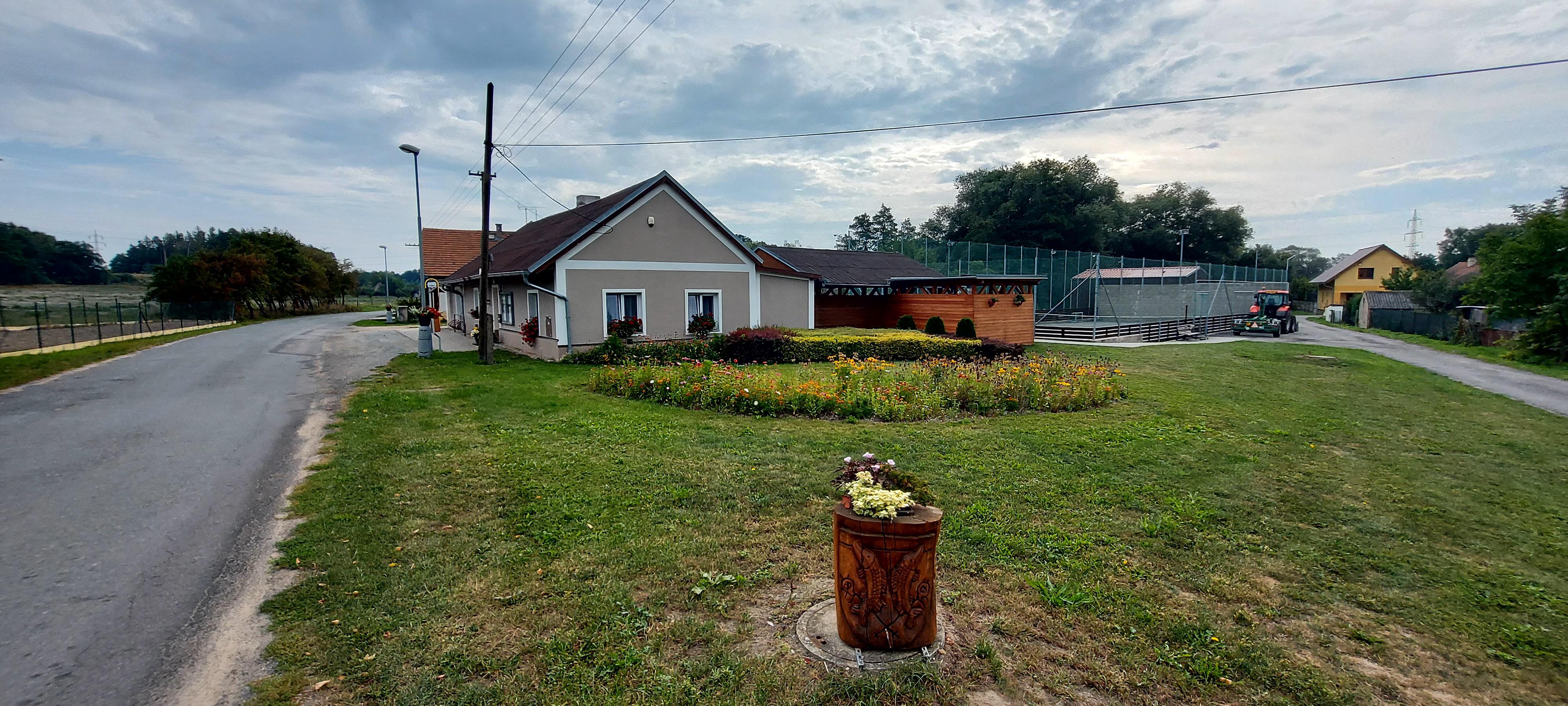 Neratov - obecní úřad foto 3