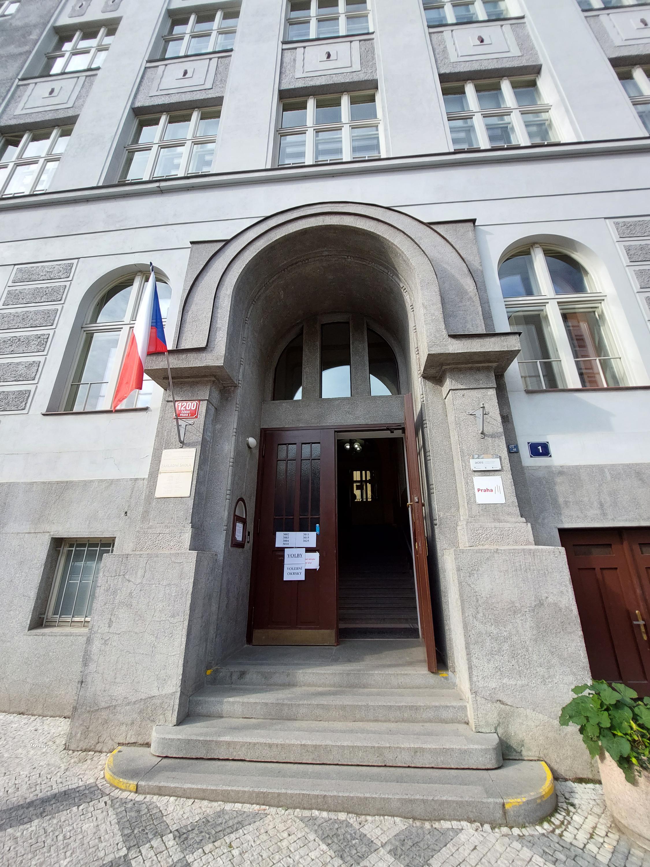 ZŠ Praha 3, Lupáčova foto 3