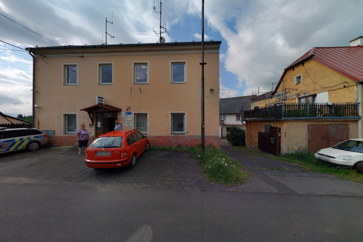 Policie ČR - Obvodní oddělení Bochov foto 2