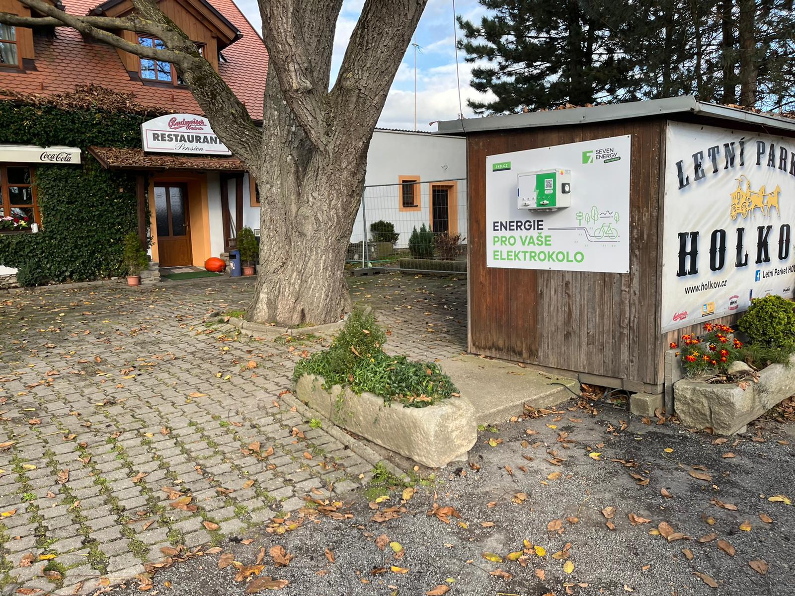 Nabíjecí stanice Letní parket Holkov foto 2
