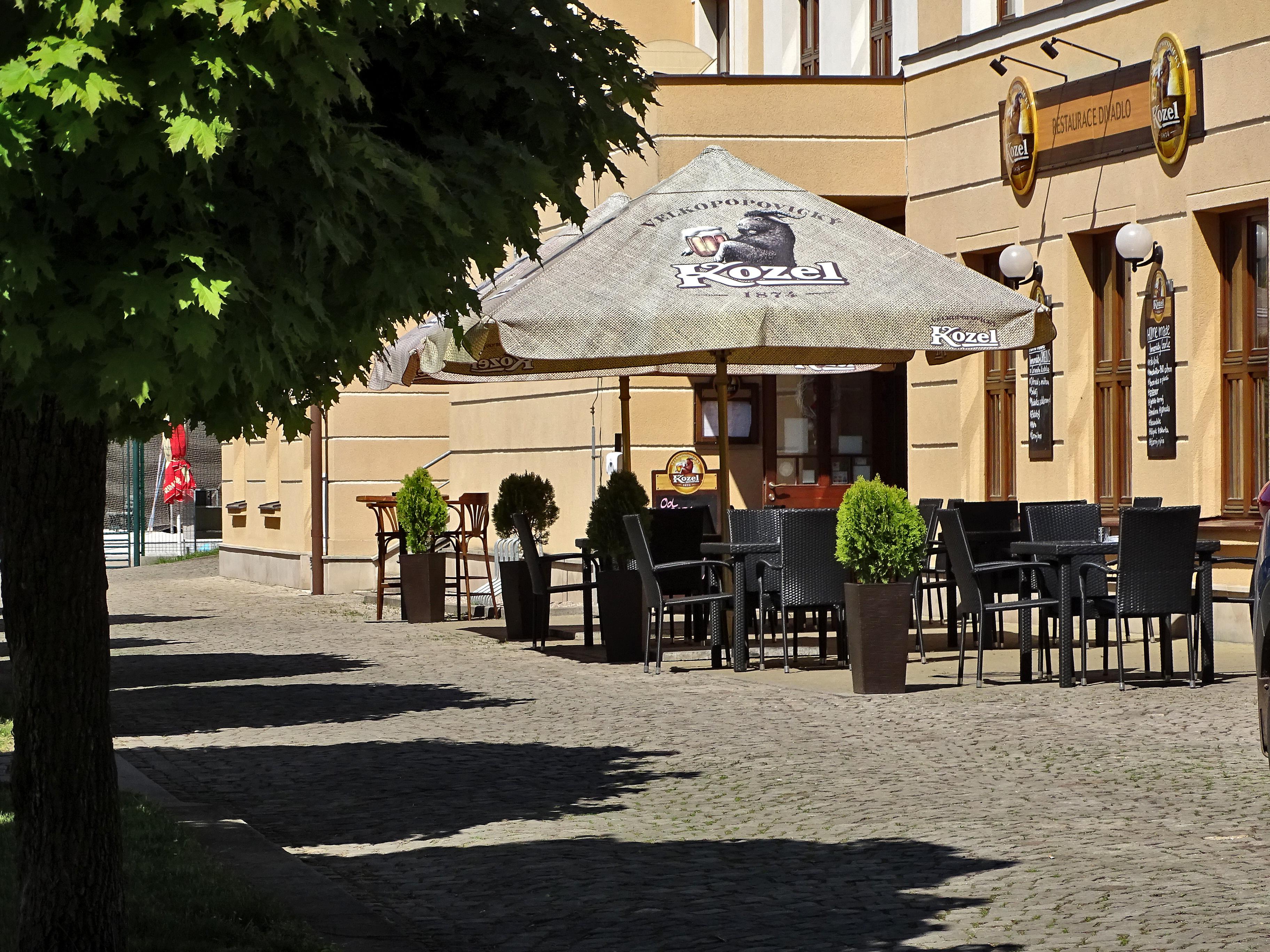 Restaurace Divadlo Červený Kostelec foto 1