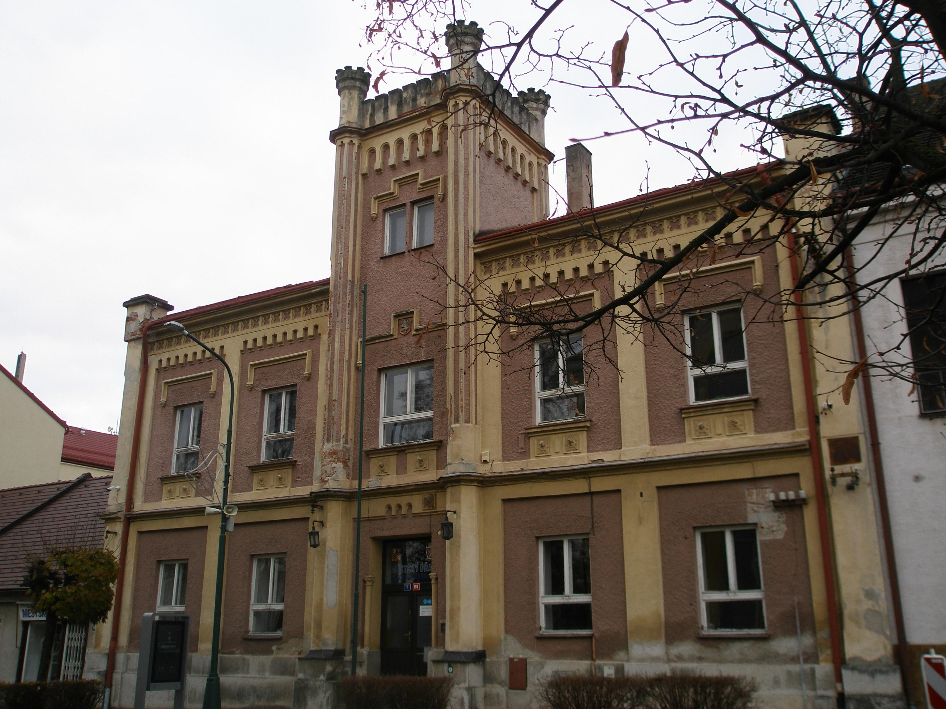 Ronov nad Doubravou - městský úřad foto 3