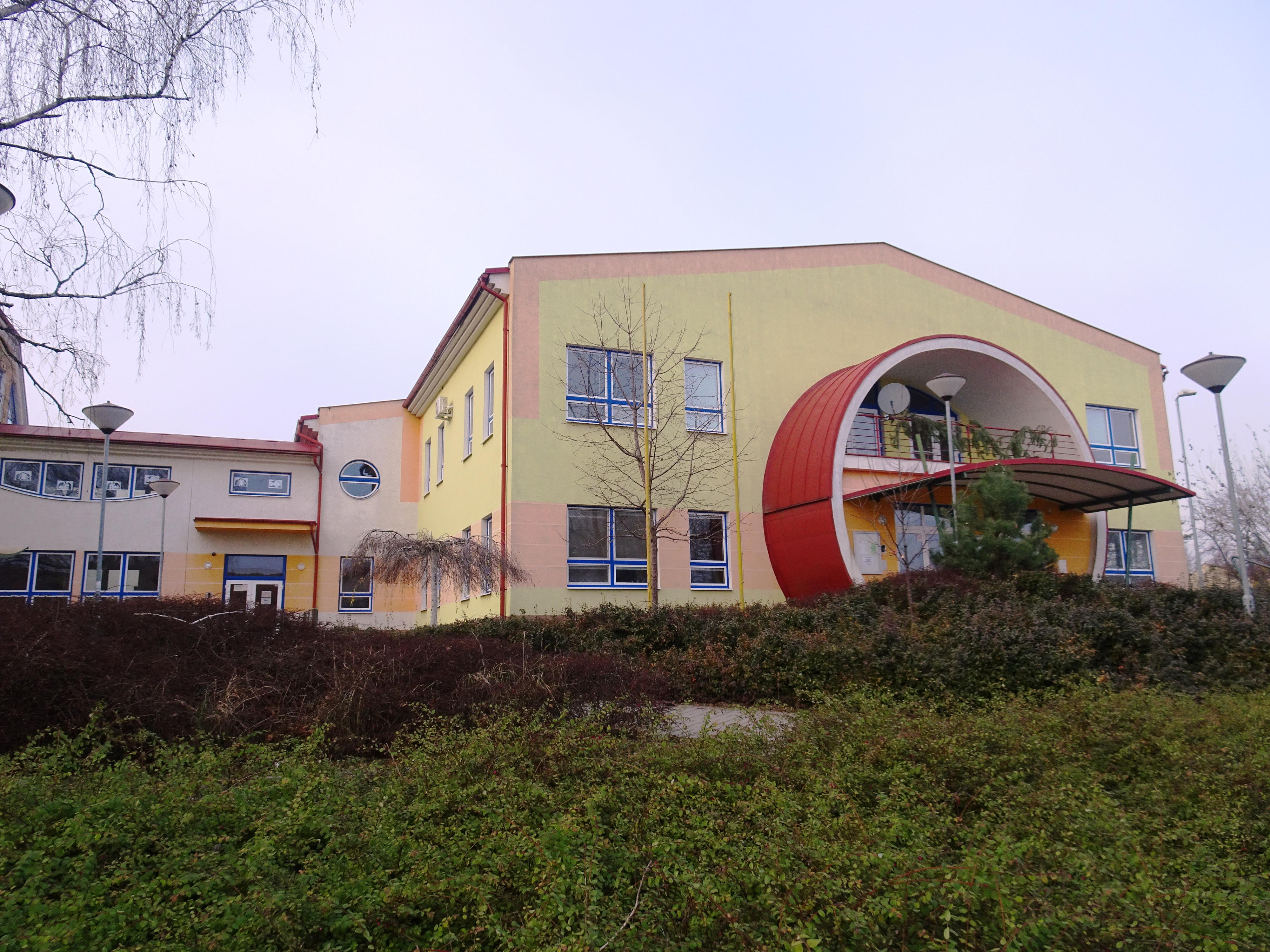 Základní škola a mateřská škola Rohatec, příspěvková organizace foto 2