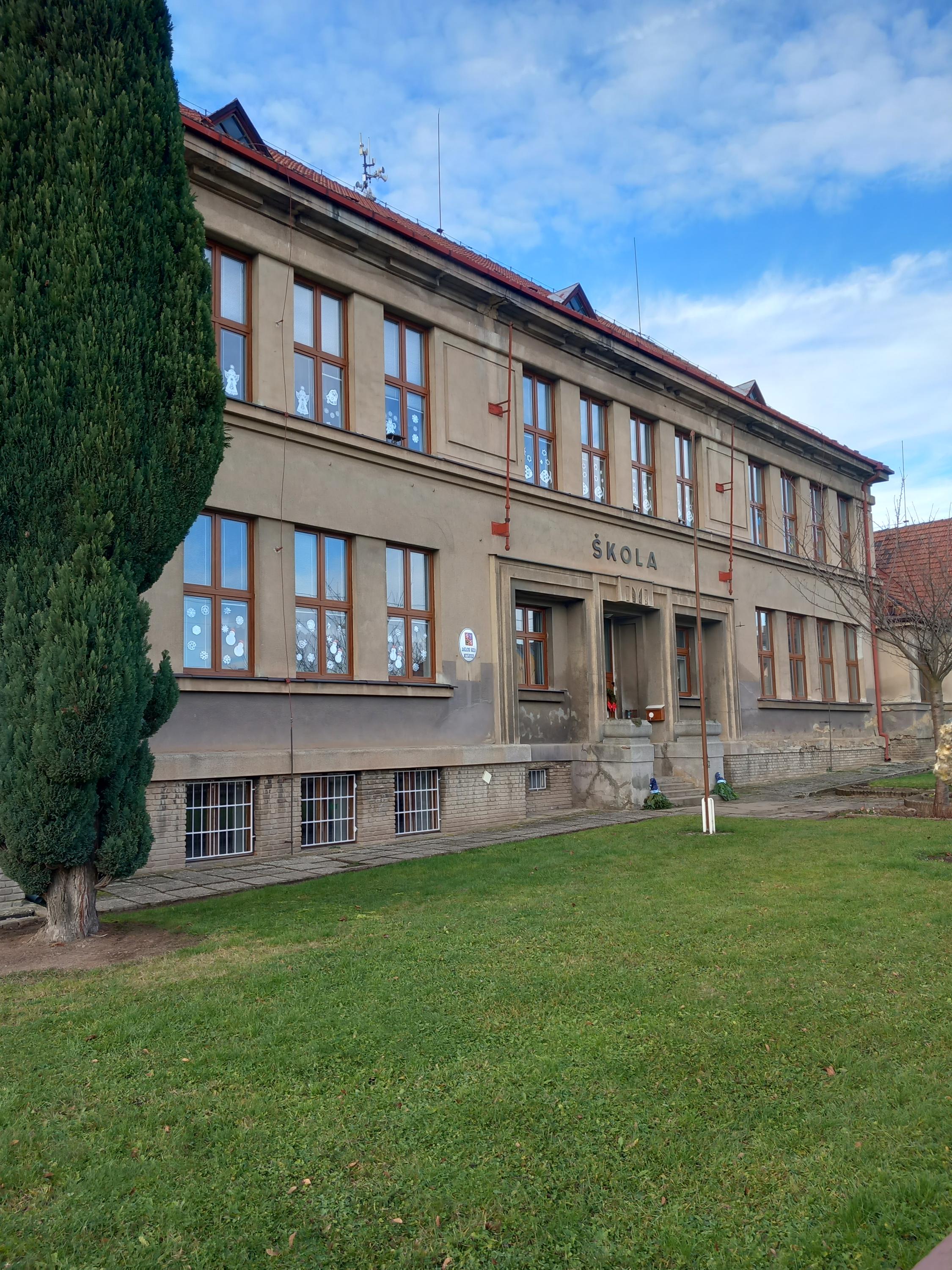 Základní škola Mutějovice, okres Rakovník foto 1