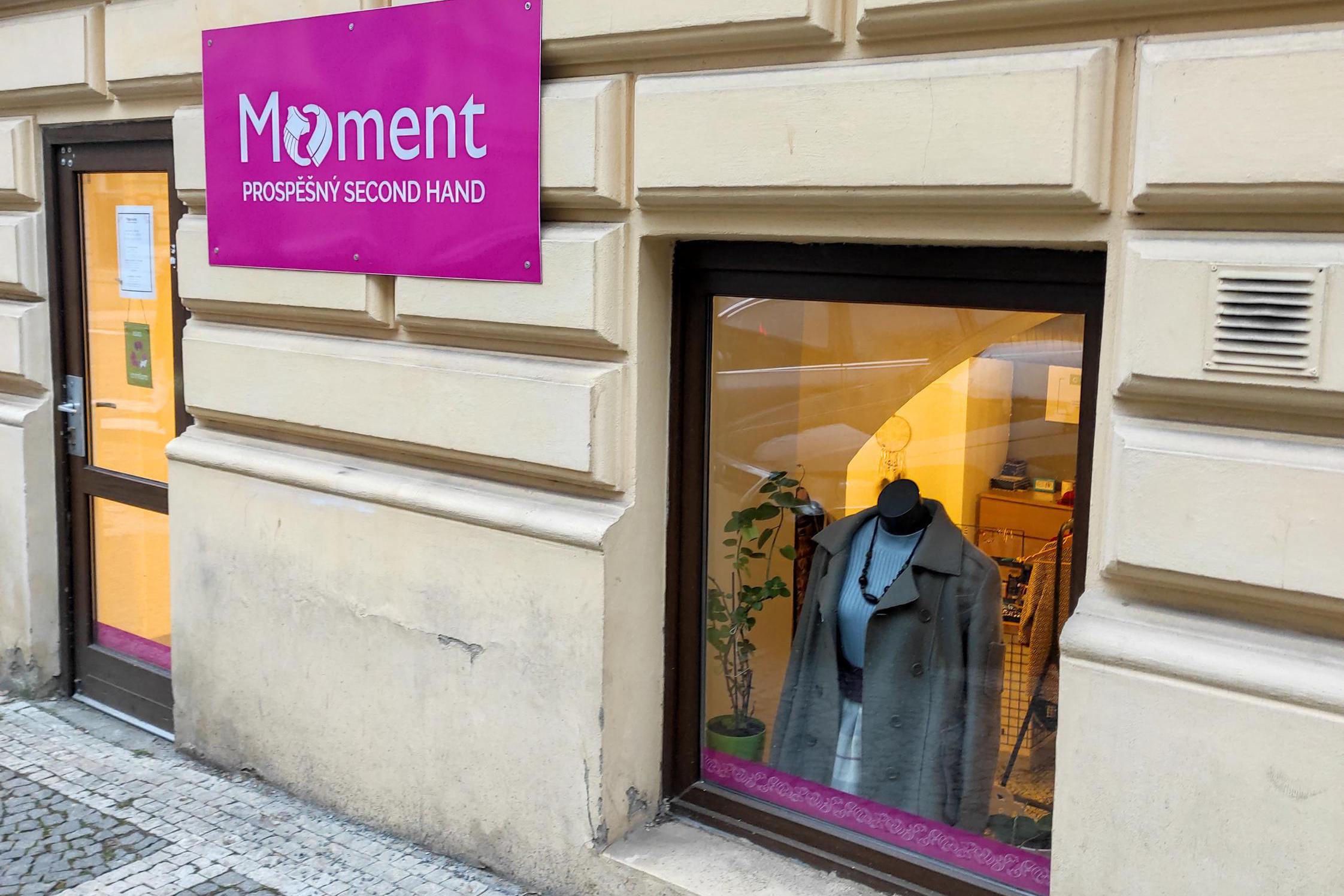 MOMENT - prospěšný second hand