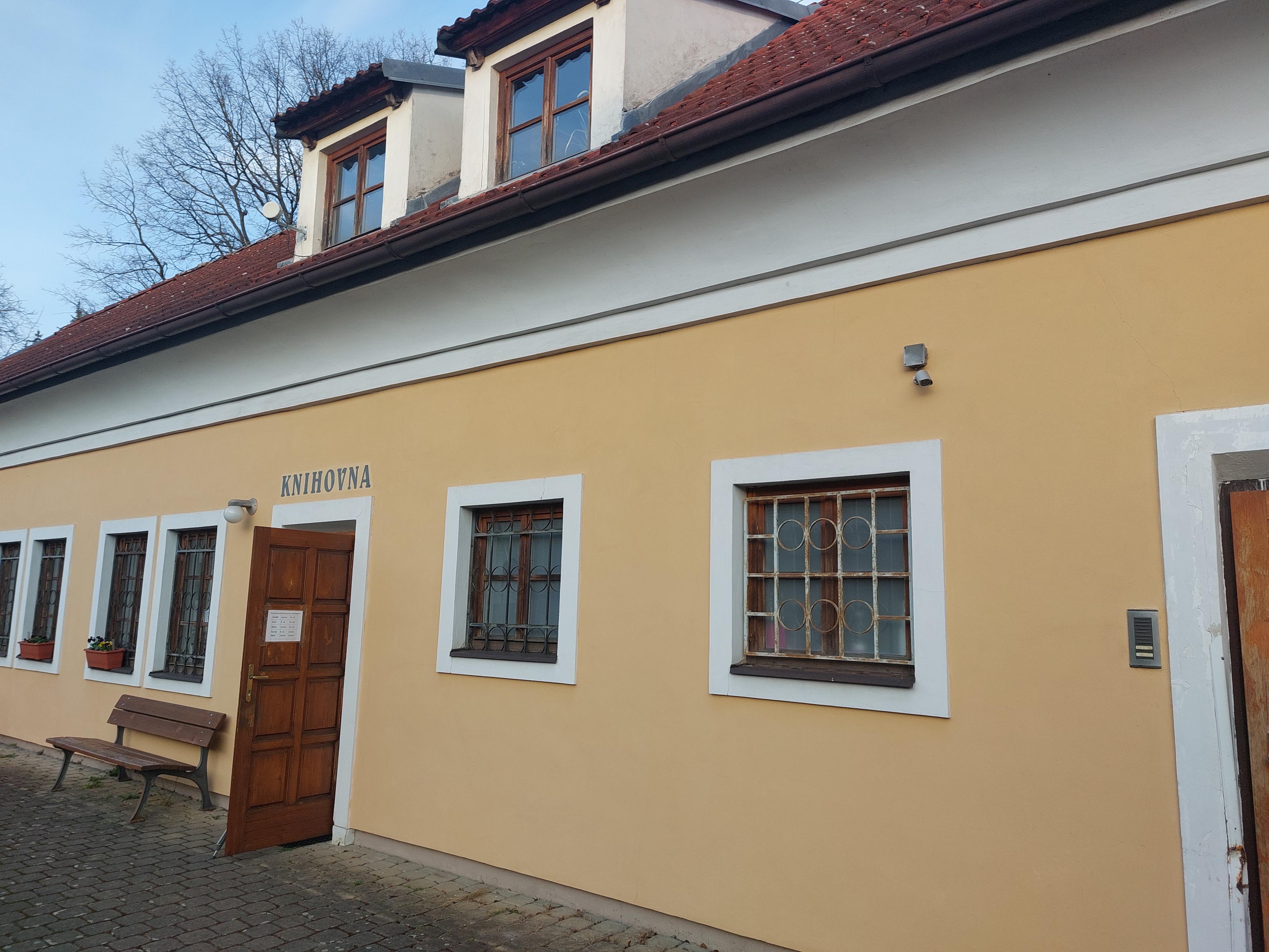 Místní knihovna Praha - Dolní Počernice foto 2