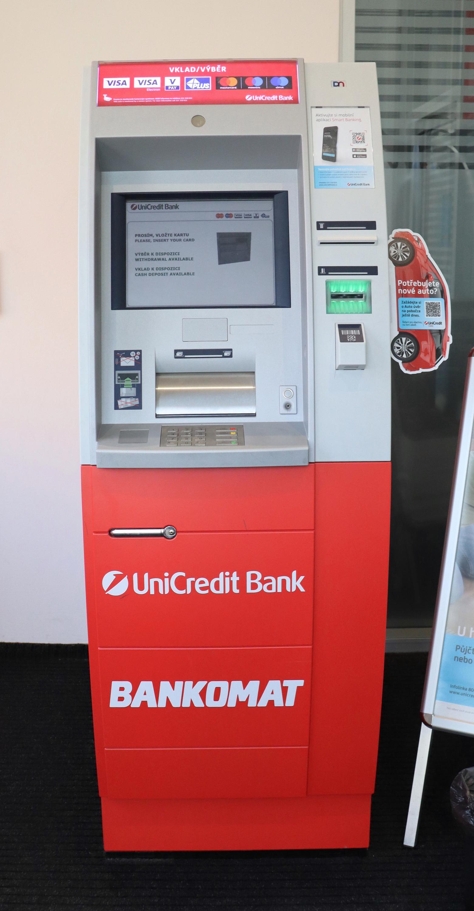 Bankomat UniCredit Bank Czech Republic foto 3