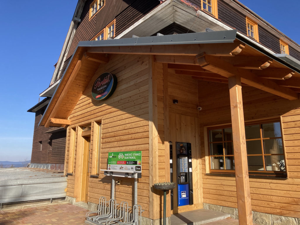 Horský hotel Portáš - nabíjecí stanice foto 2