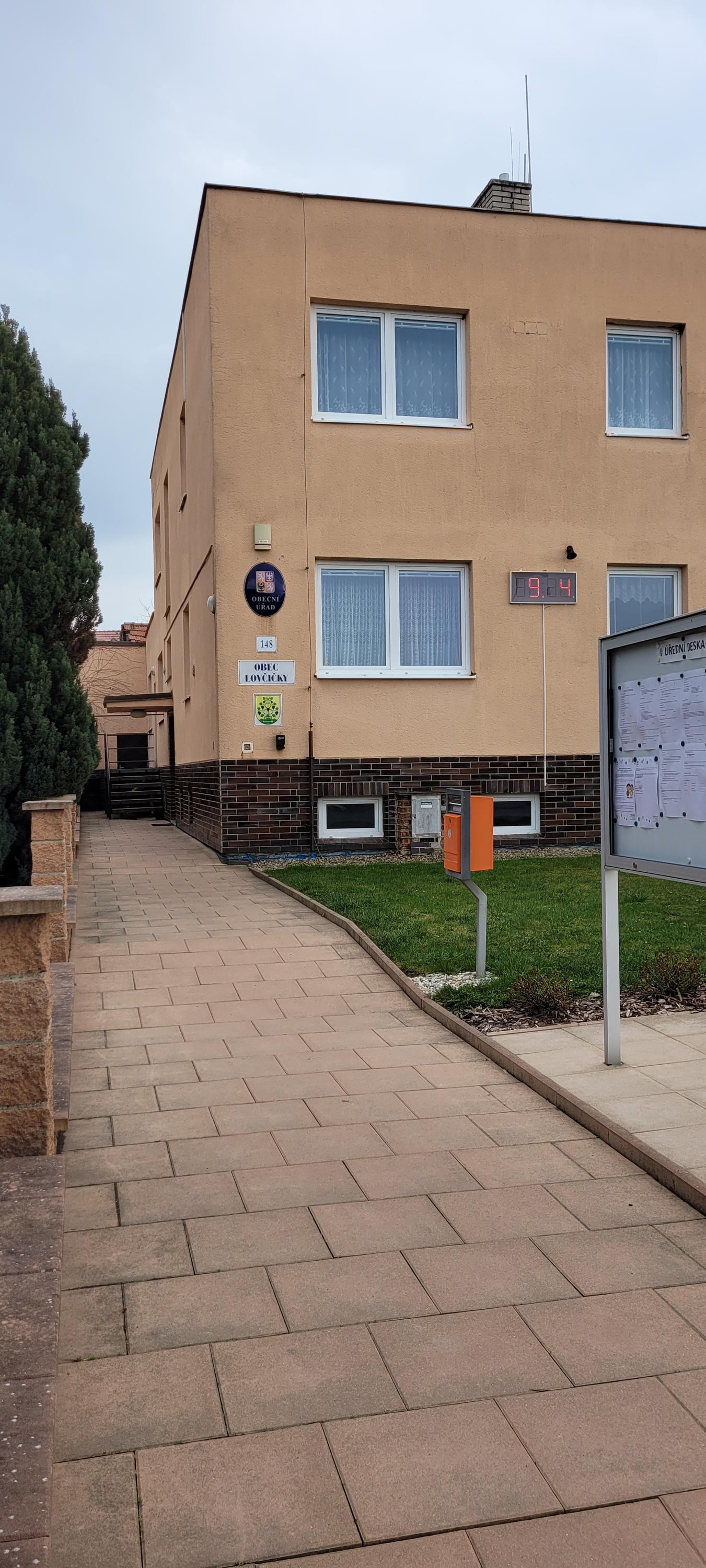 Lovčičky - obecní úřad foto 3