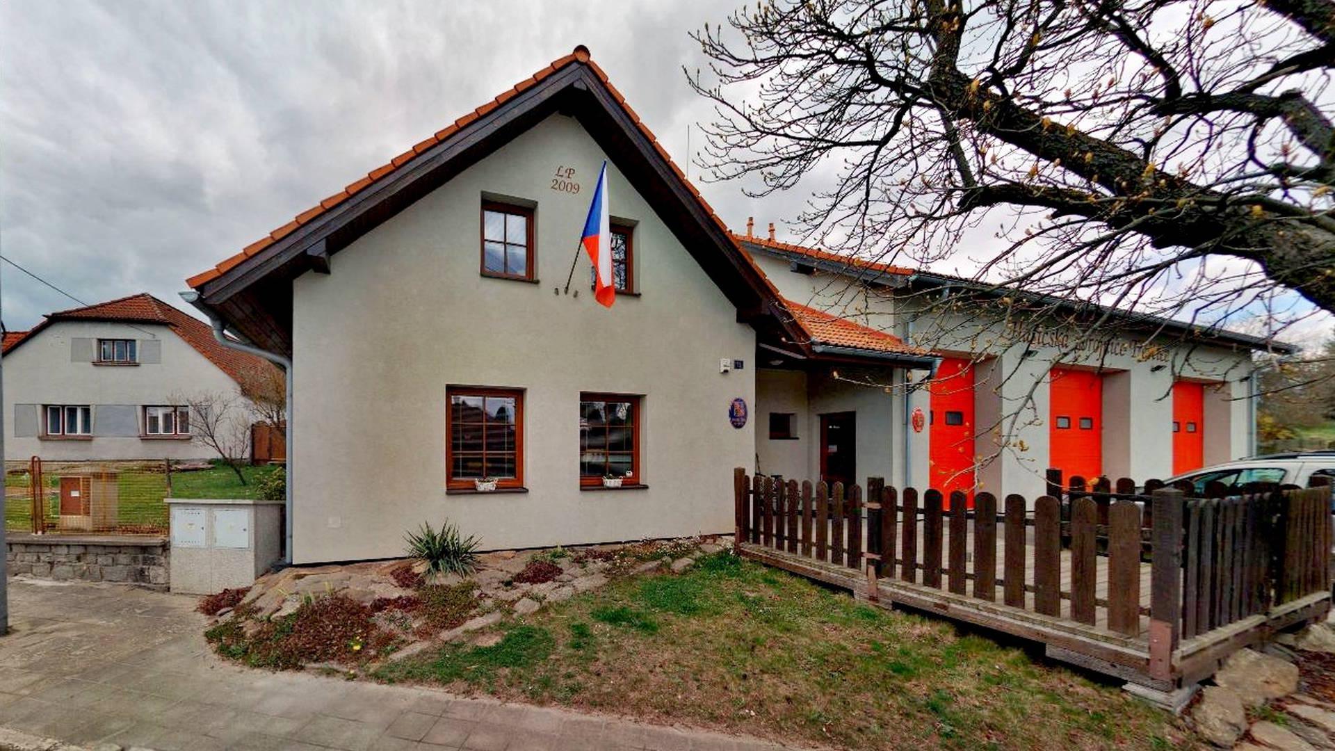 Třeštice - obecní úřad foto 2