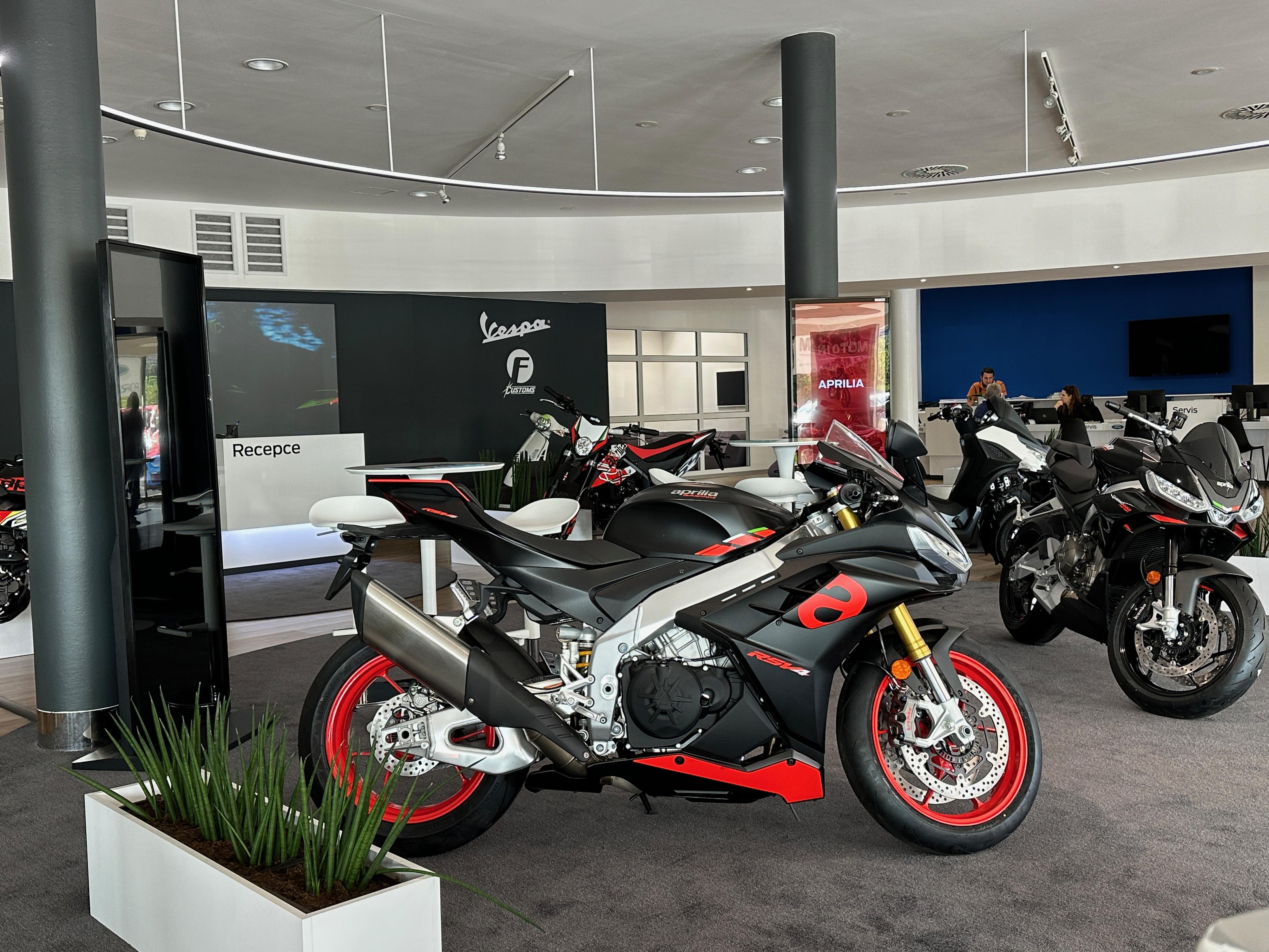 MOTO IN - Vespa, Aprilia, Piaggio, Moto Guzzi foto 3