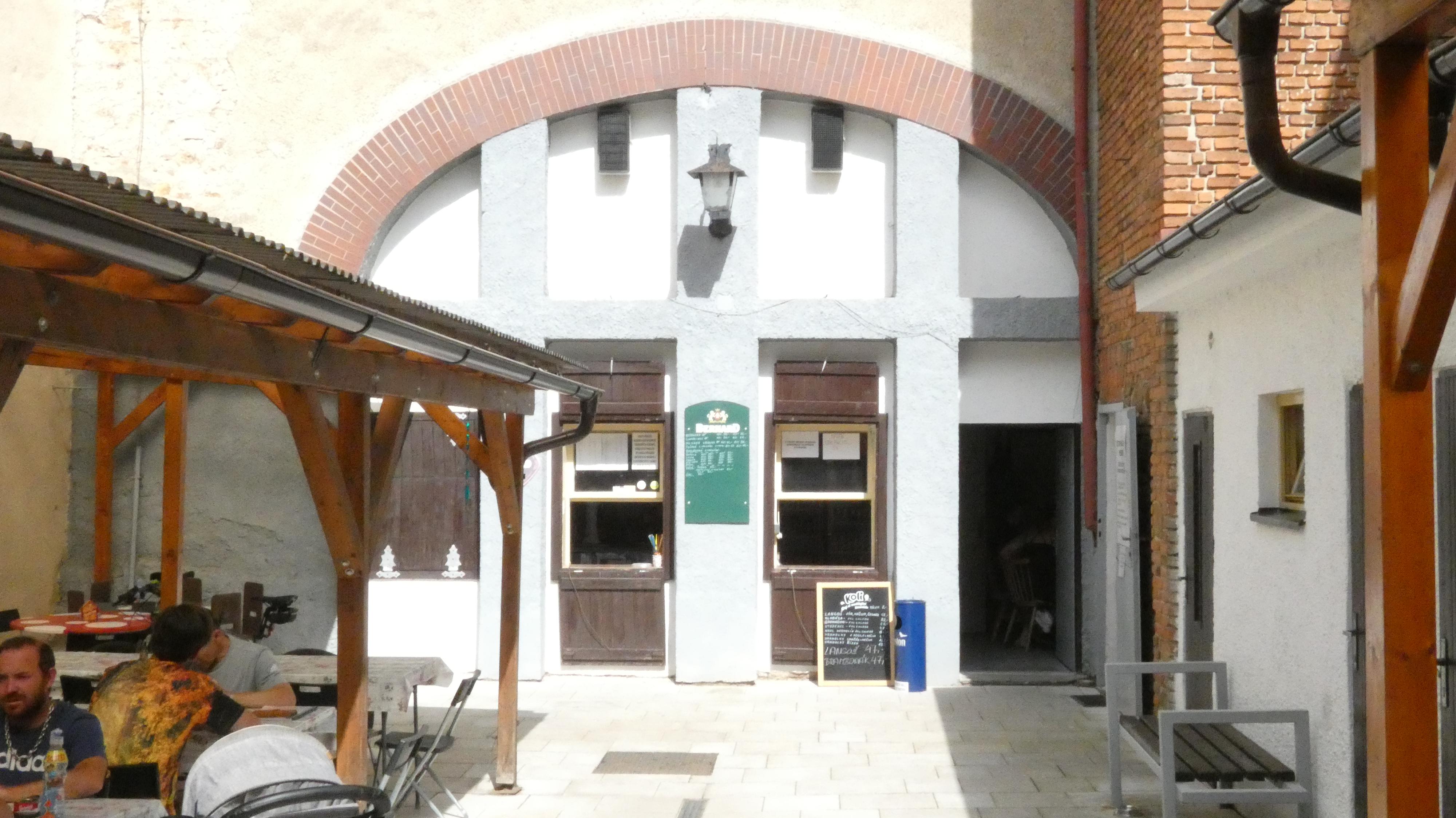 Občerstvení na Hůrce foto 4