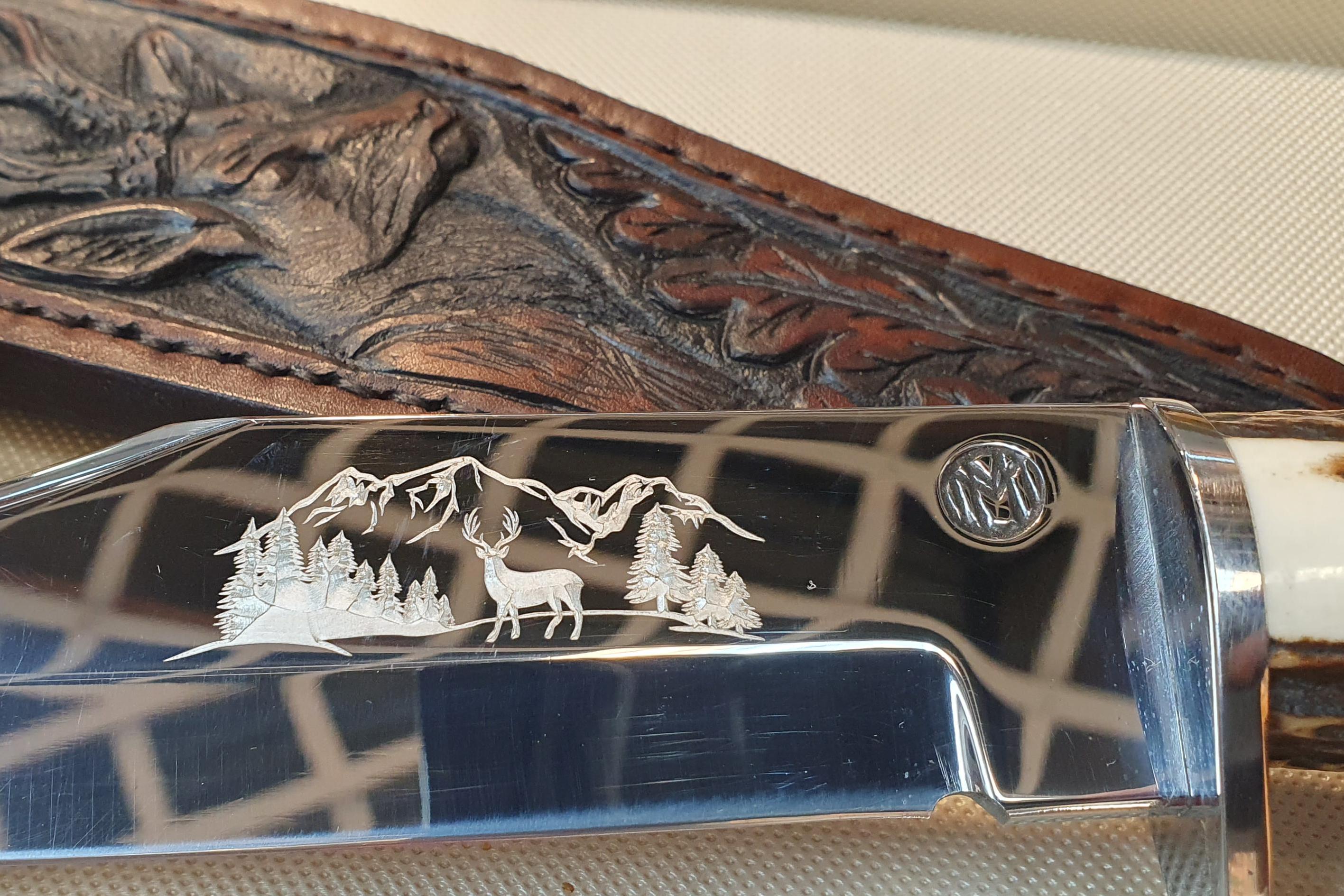 Gravírování a rytí textů do snubních prstenů, nožů