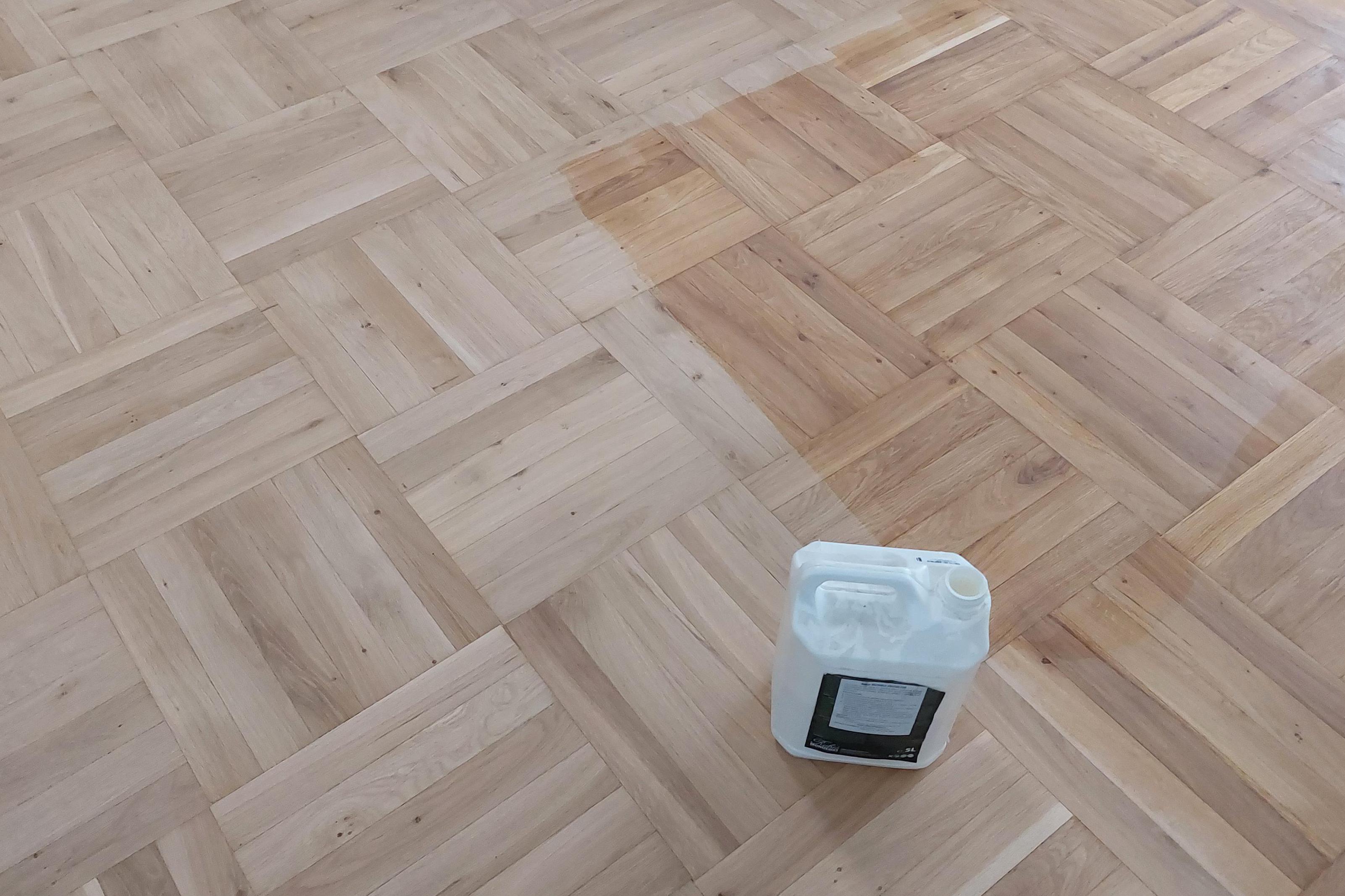 Broušení a lakování parket