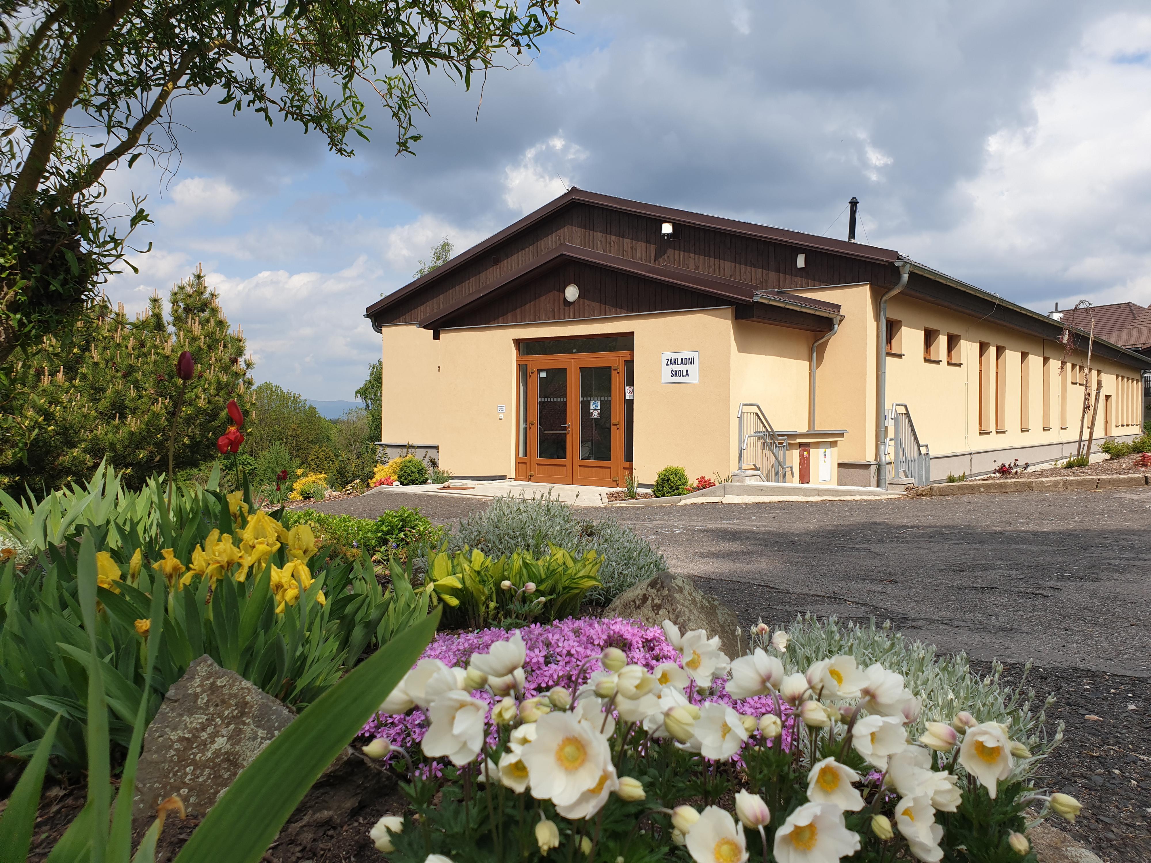 Základní škola a Mateřská škola Malečov, příspěvková organizace foto 4