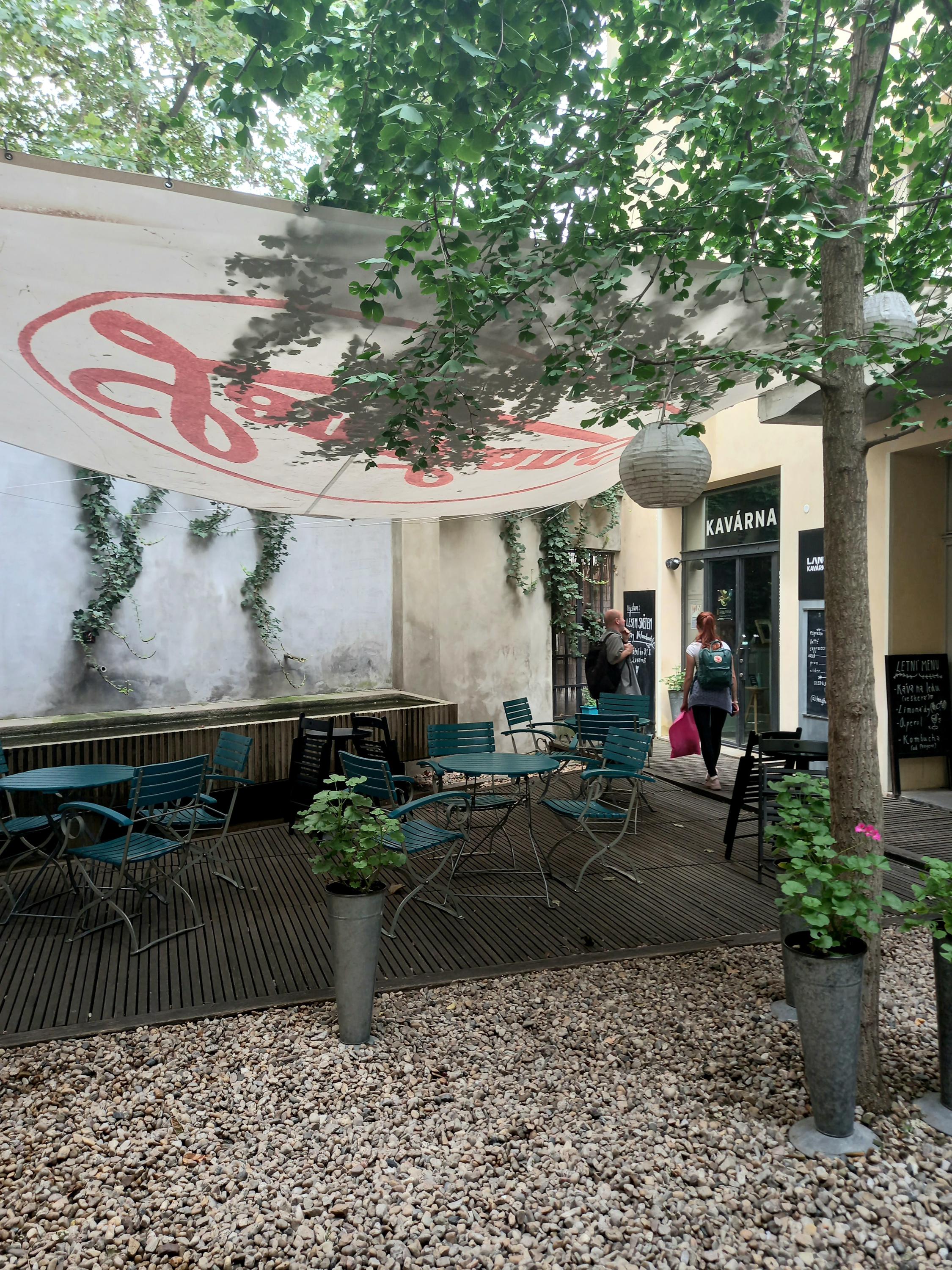 Langhans - Kavárna a Centrum Člověka v tísni foto 6