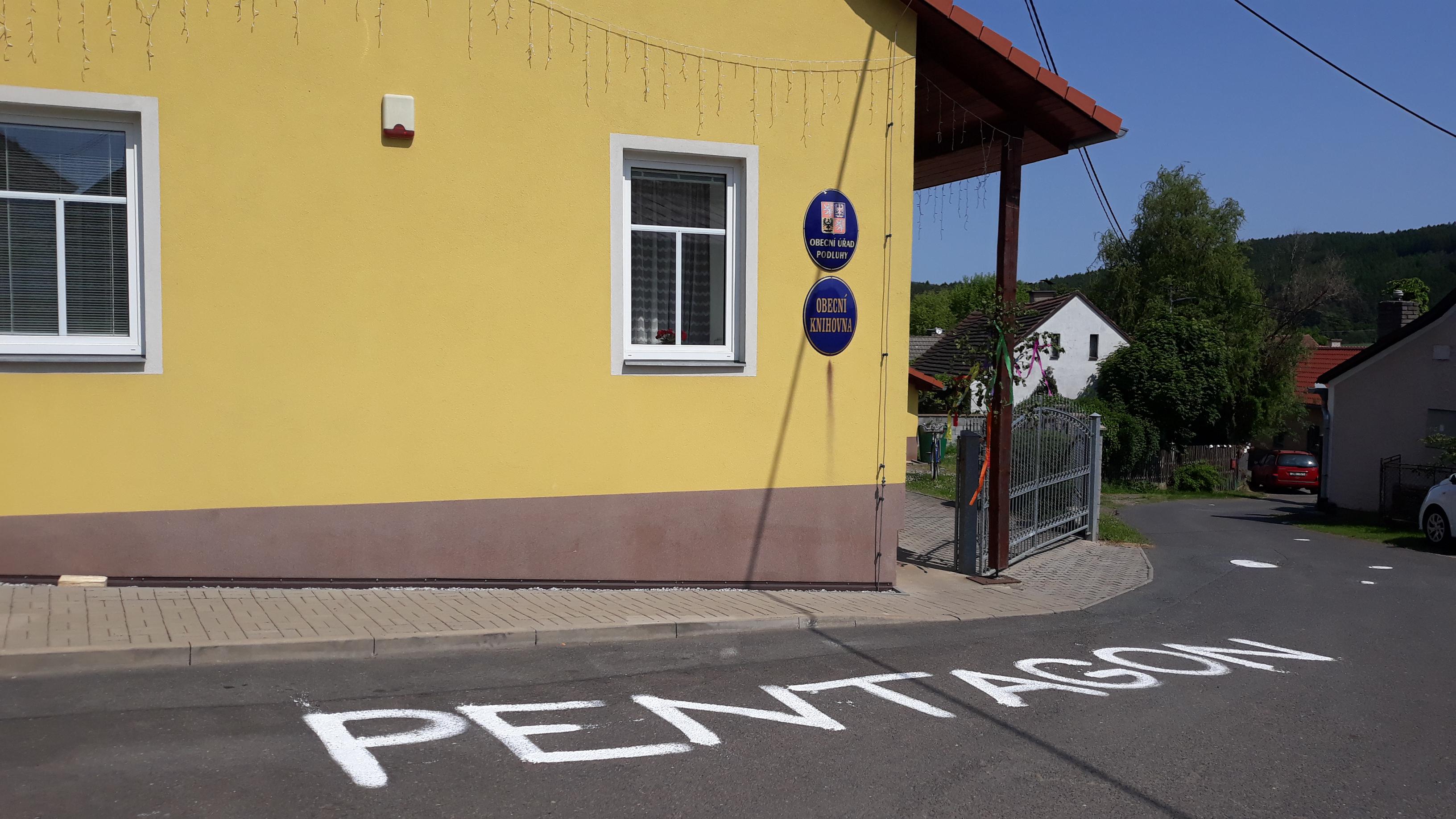 Podluhy - obecní úřad foto 2