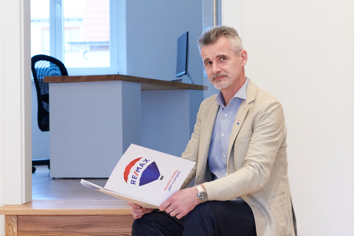 Ing. Miroslav Hošek  - realitní makléř